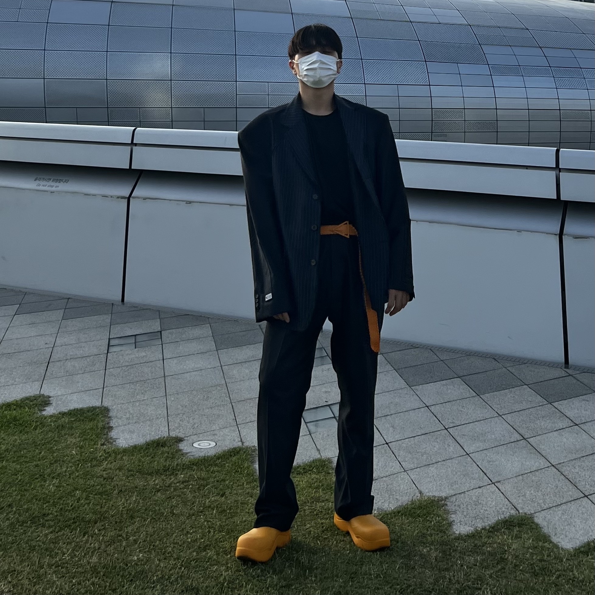 Bottega Veneta Puddle Ankle Boots Tangerine 착용 스타일 - 1