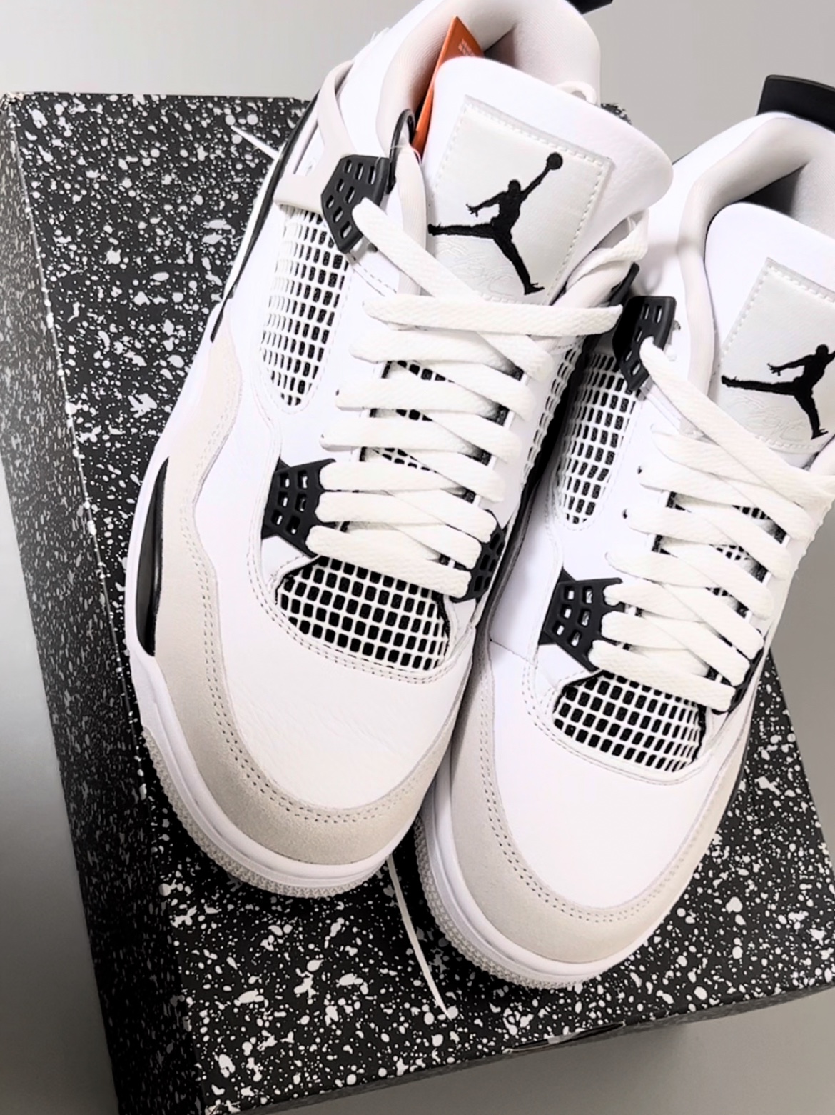 Jordan 4 Retro White and Black 착용 스타일