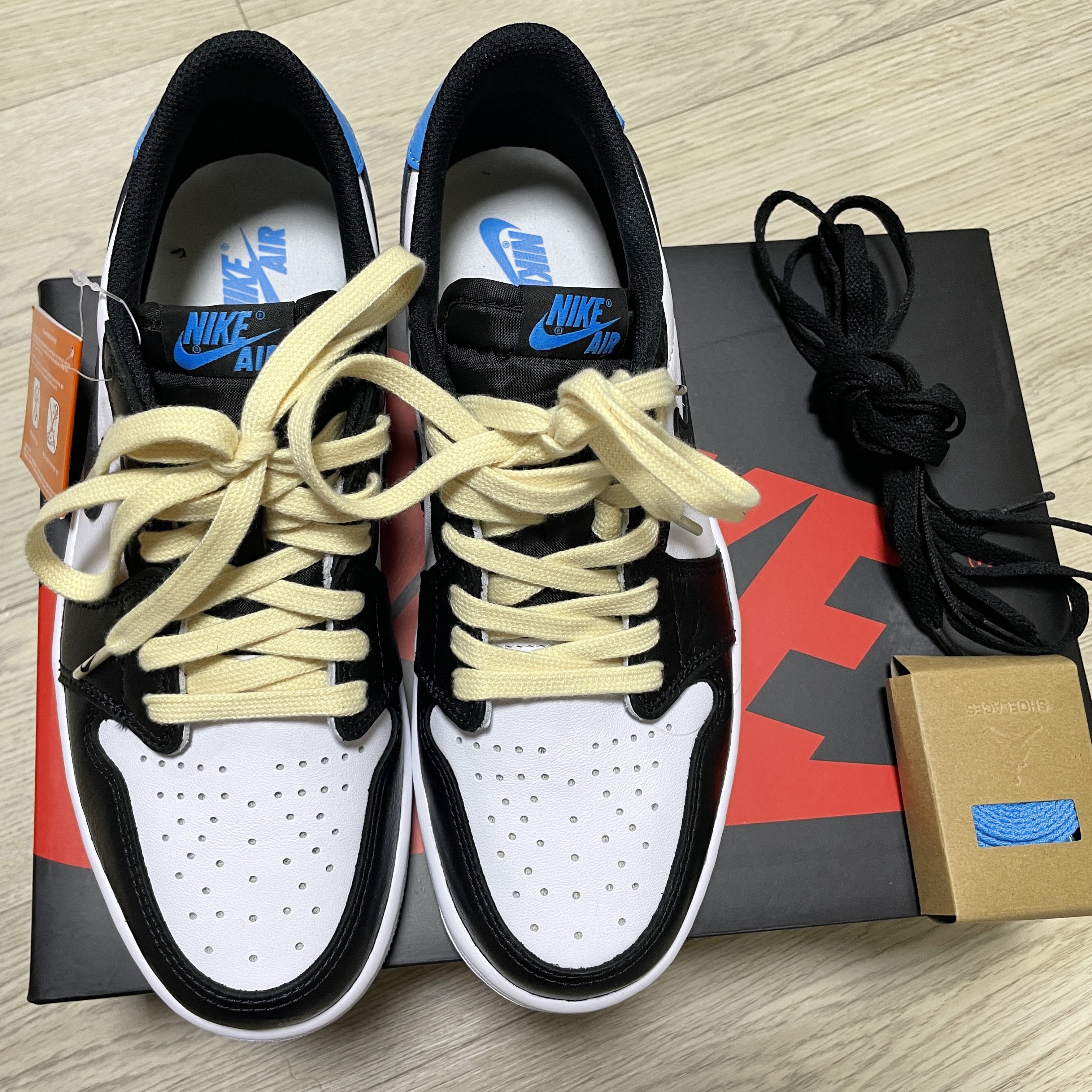 Jordan 1 Retro Low OG Black and Dark Powder Blue 착용 스타일
