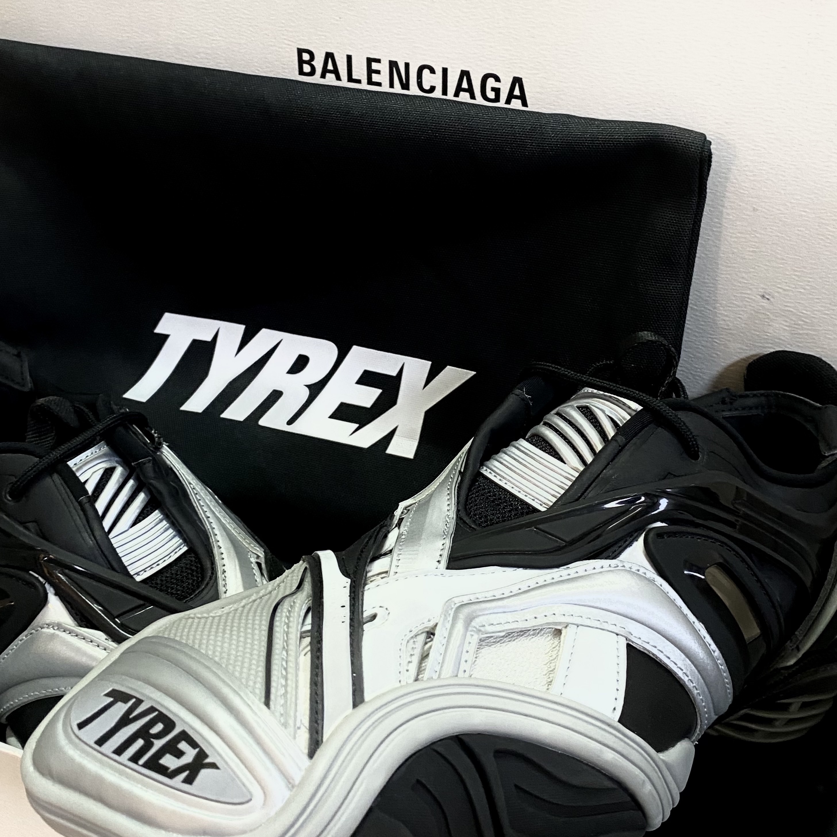 Balenciaga Tyrex Sneakers Black 착용 스타일