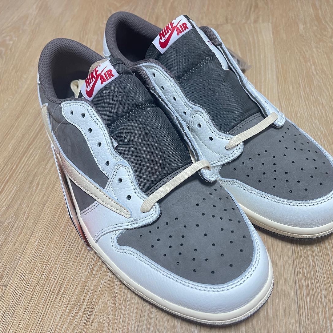 Jordan 1 x Travis Scott Retro Low OG SP Sail and Ridgerock 착용 스타일 - 5