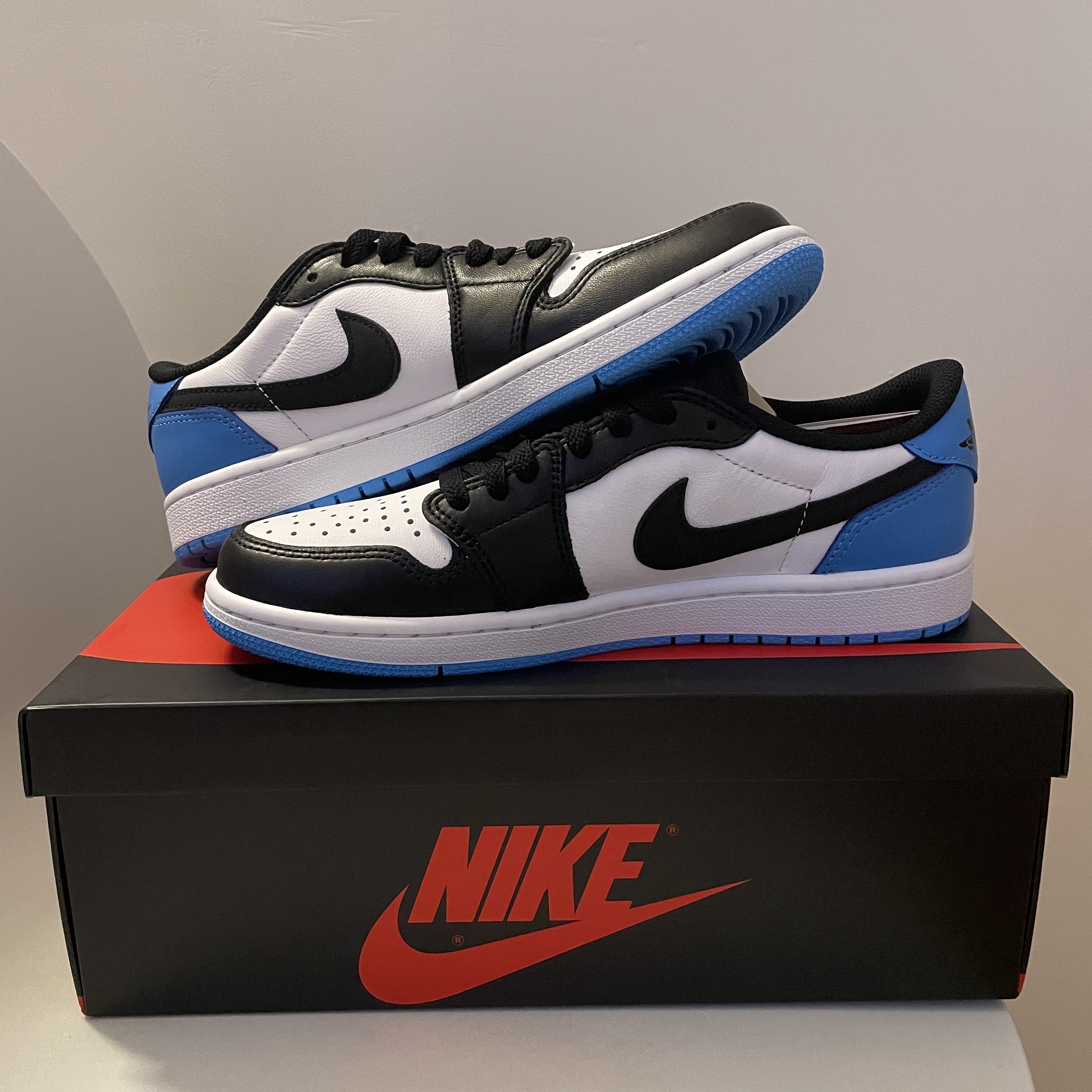 Jordan 1 Retro Low OG Black and Dark Powder Blue 착용 스타일