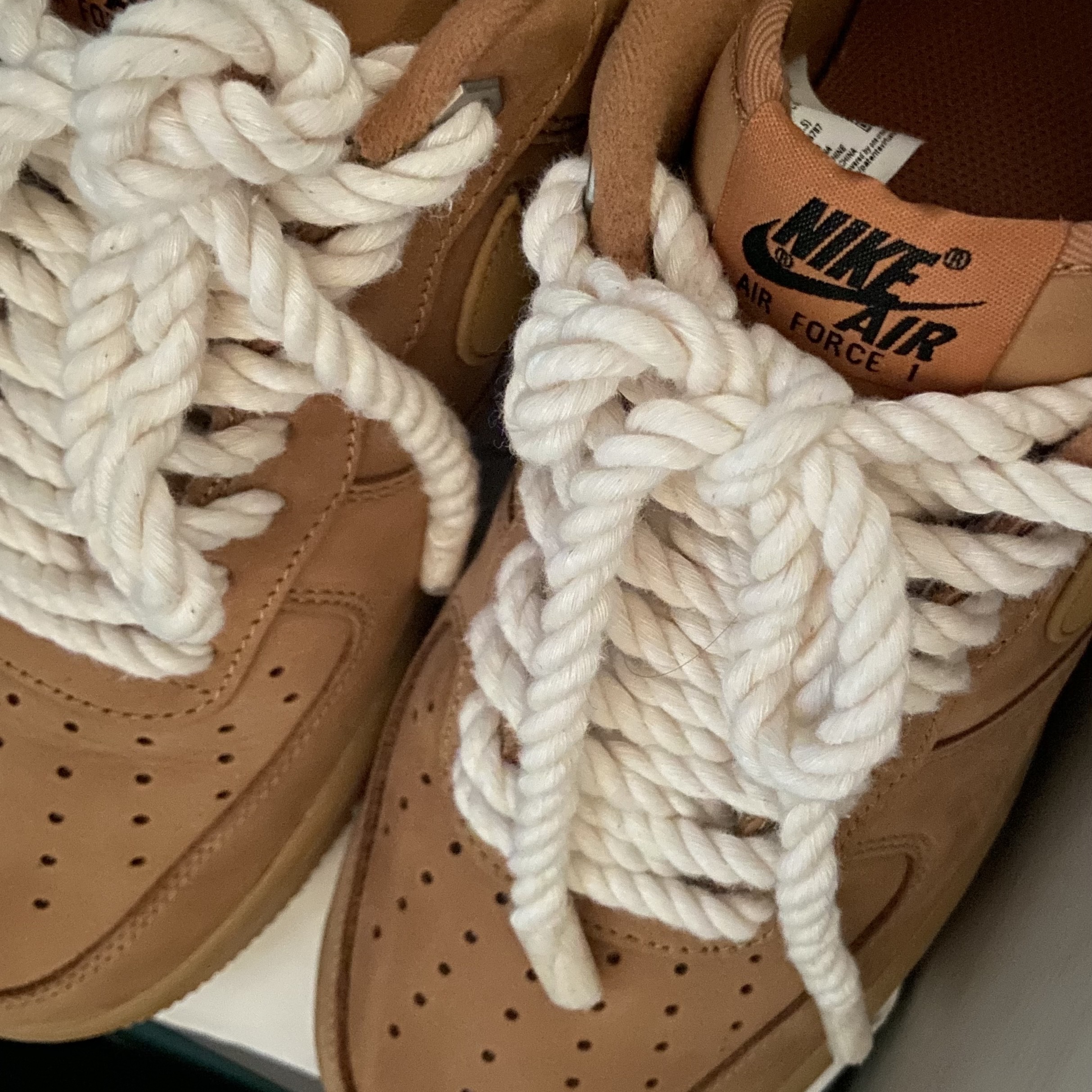Nike Air Force 1 '07 WB Flax 착용 스타일 - 3