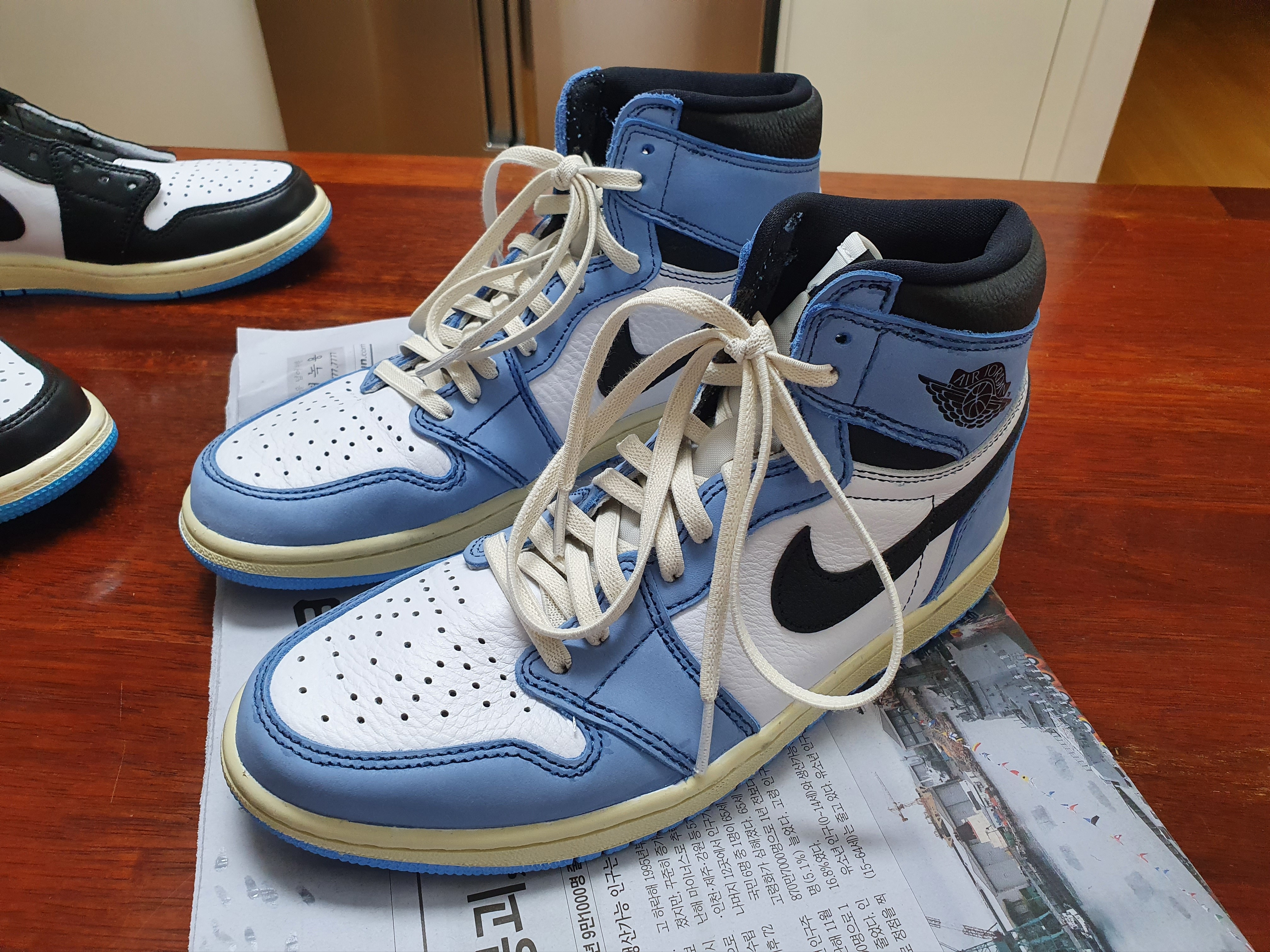 Jordan 1 Retro High OG University Blue 착용 스타일 - 1