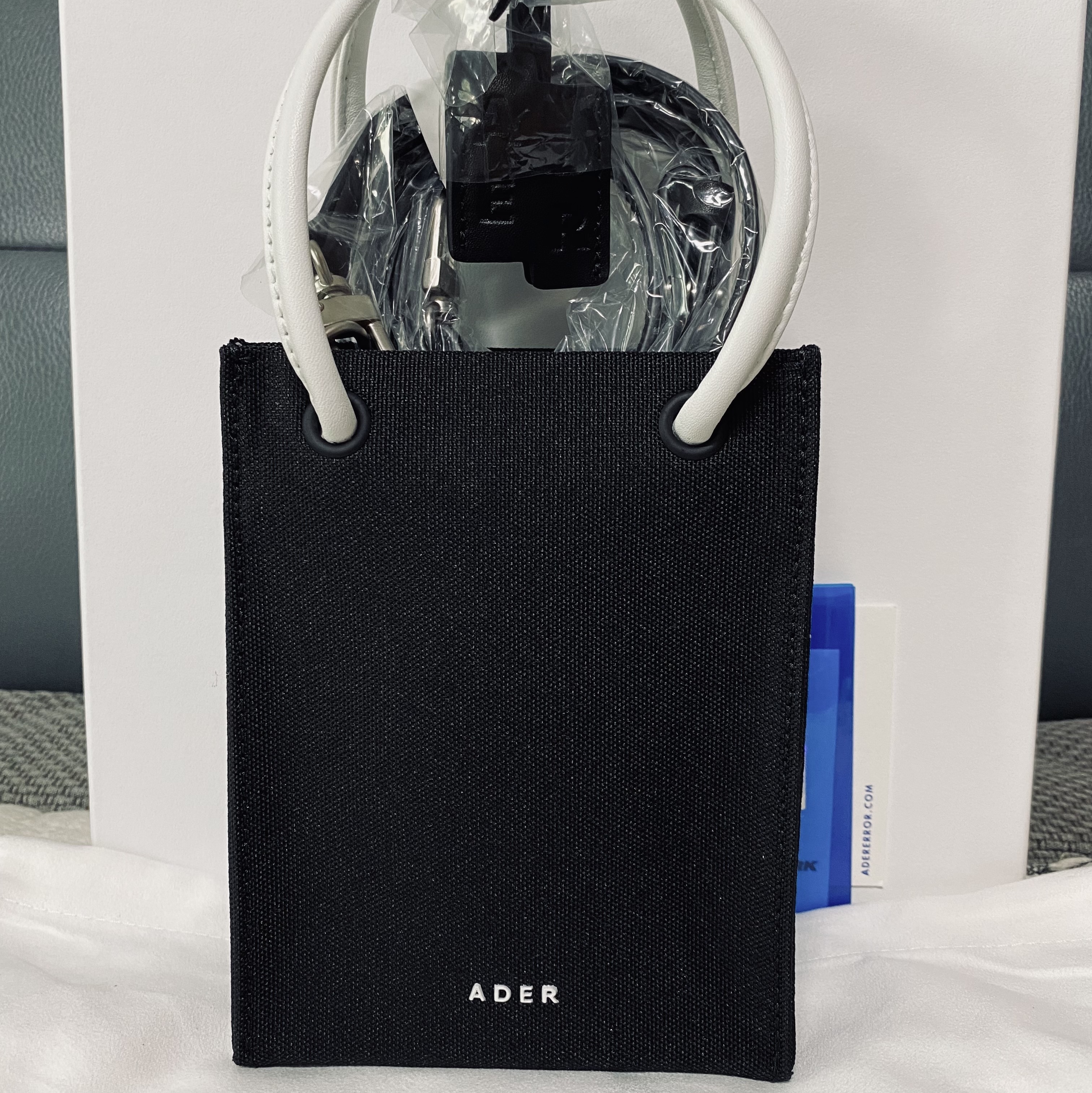 Ader Error Small Shopper Bag Noir 착용 스타일 - 2