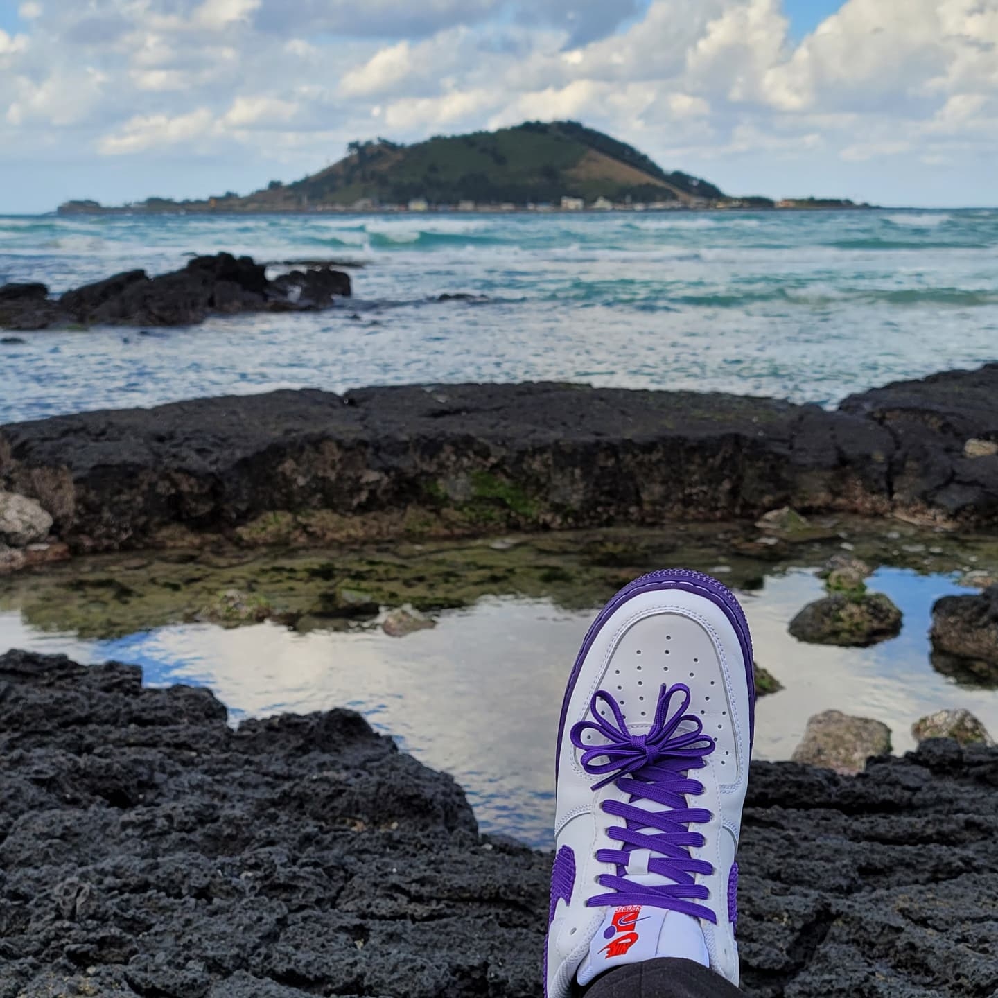 Nike Air Force 1 '07 LV8 EMB White and Court Purple 착용 스타일 - 2