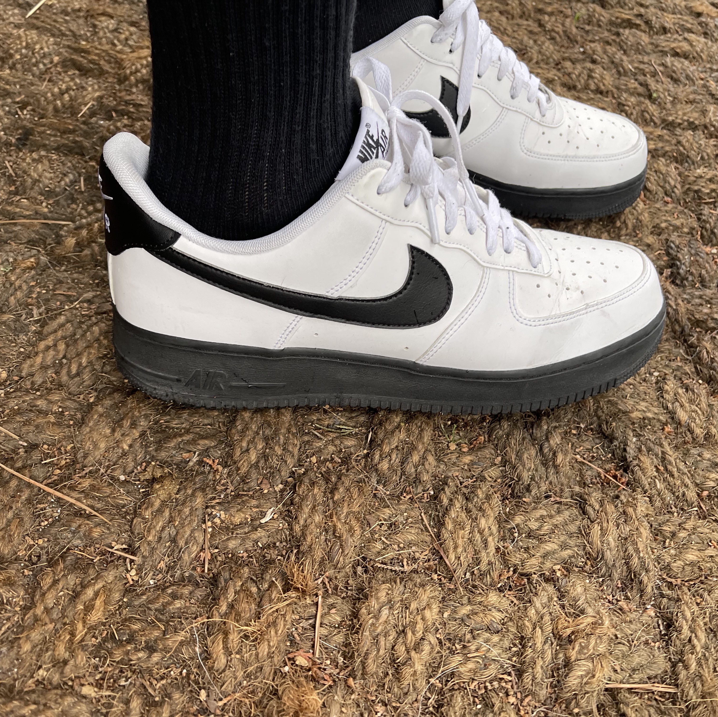 Nike Air Force 1 Low White Black Midsole 착용 스타일 - 1