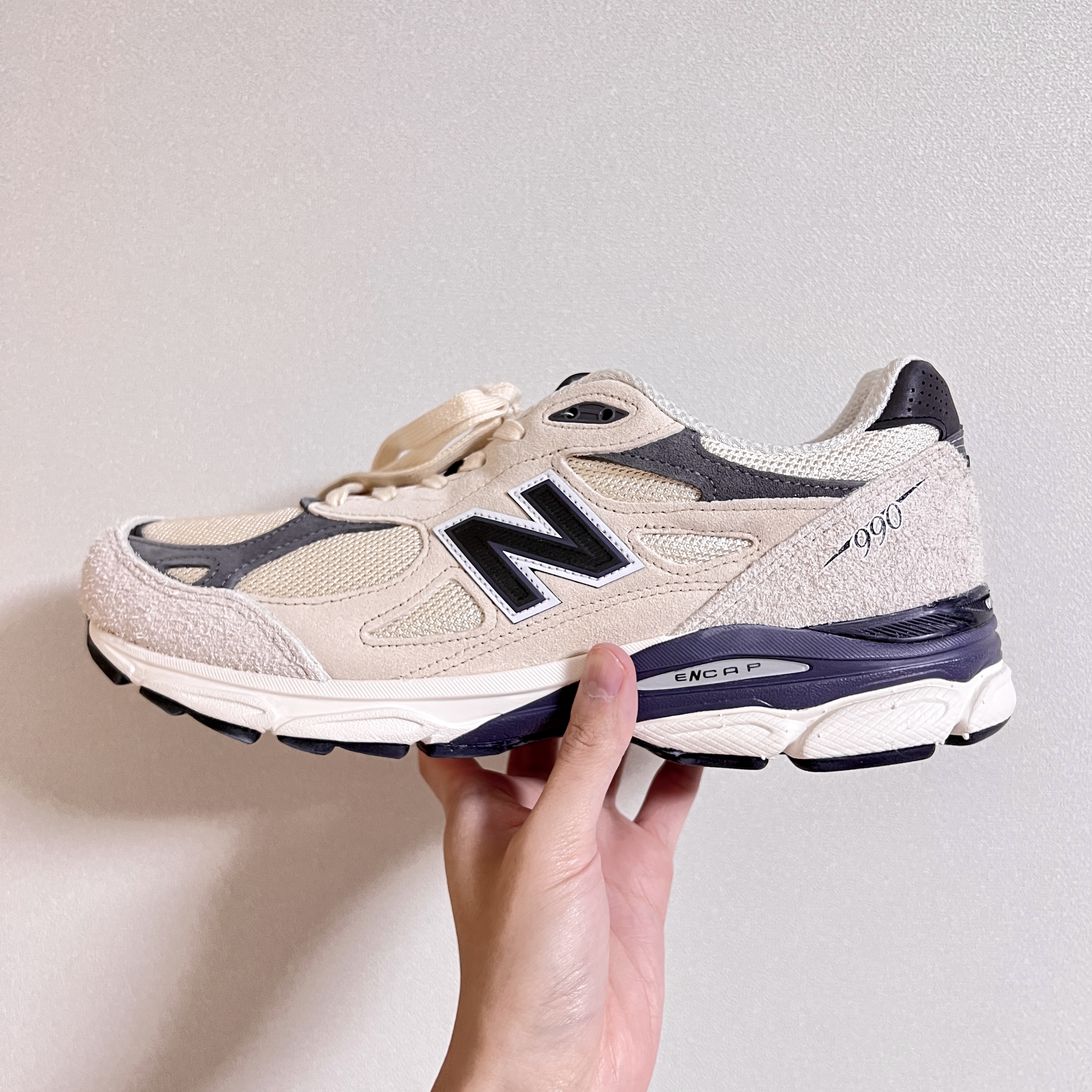New Balance 990v3 Made in USA Moonbeam Macadamia Nut 착용 스타일