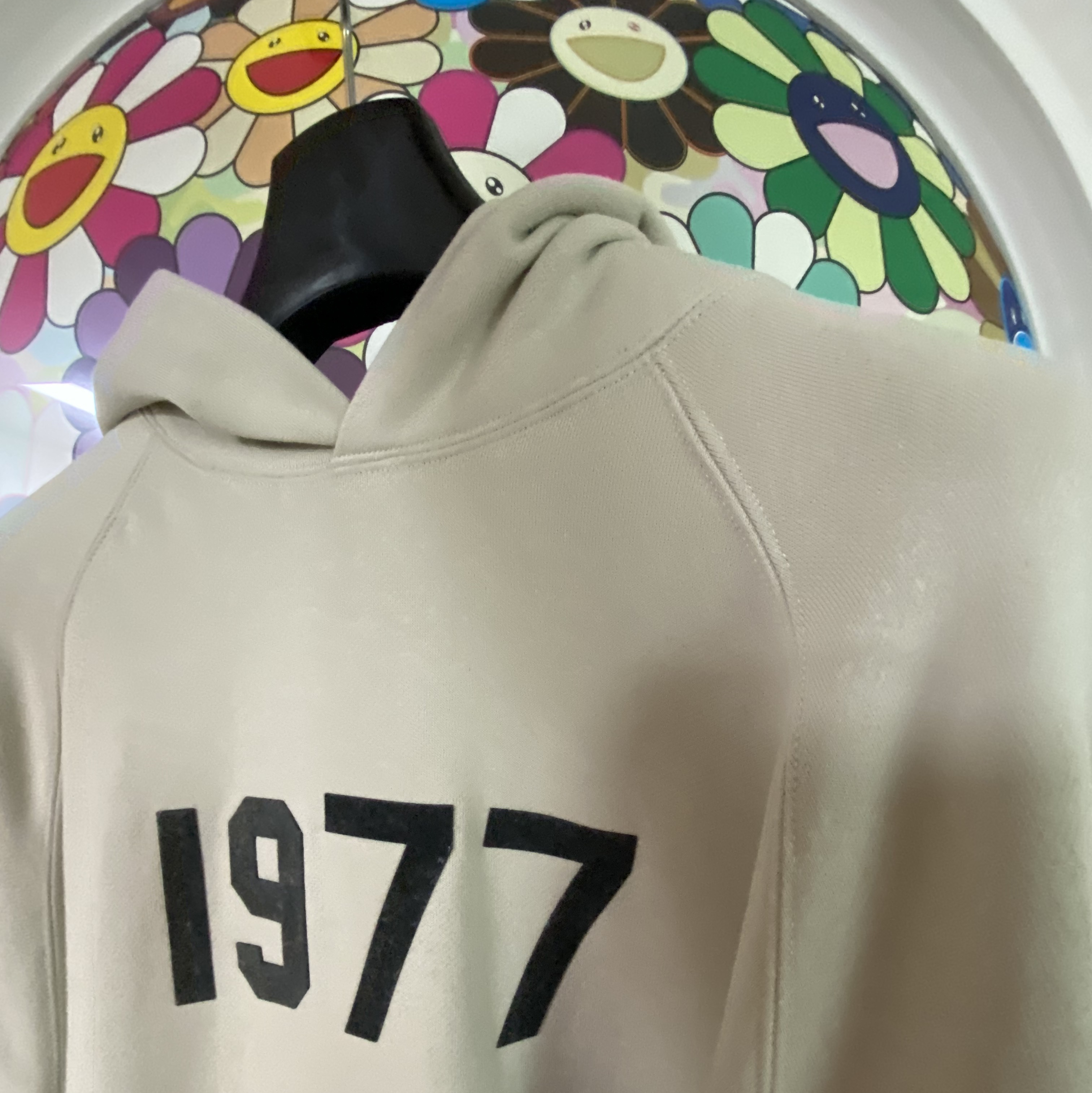 Essentials 1977 Hoodie Wheat - 22SS 착용 스타일
