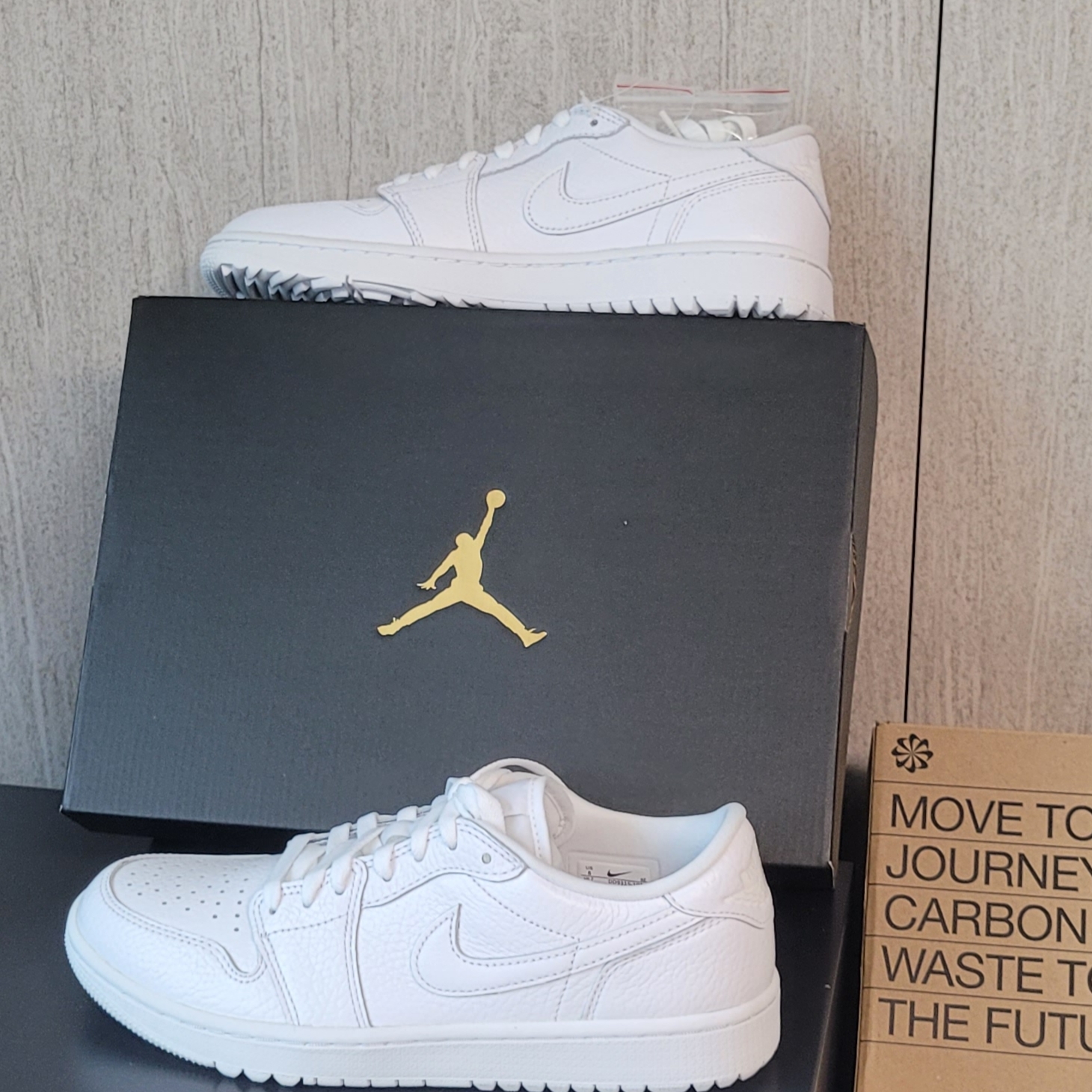 Jordan 1 Low Golf Triple White 착용 스타일 - 1