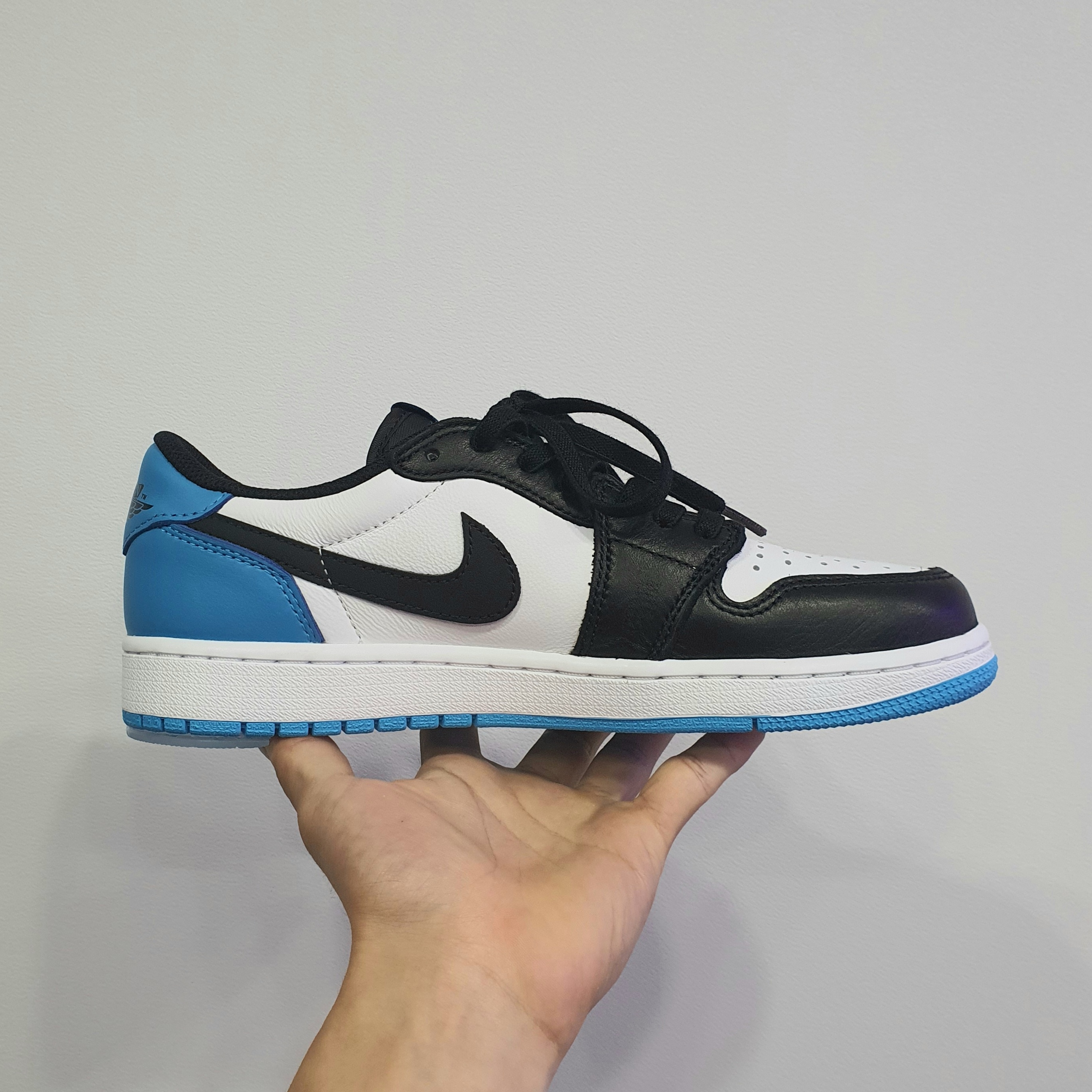 Jordan 1 Retro Low OG Black and Dark Powder Blue, (W) Jordan 1 Retro Low OG Black and Dark Powder Blue 착용 스타일 - 3