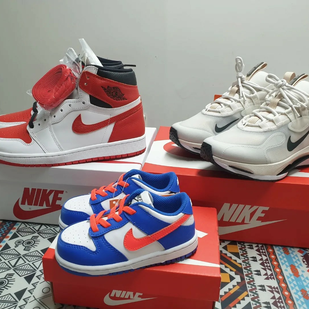 (W) Nike Spark Phantom and Sanddrift, Jordan 1 Retro High OG Heritage 착용 스타일