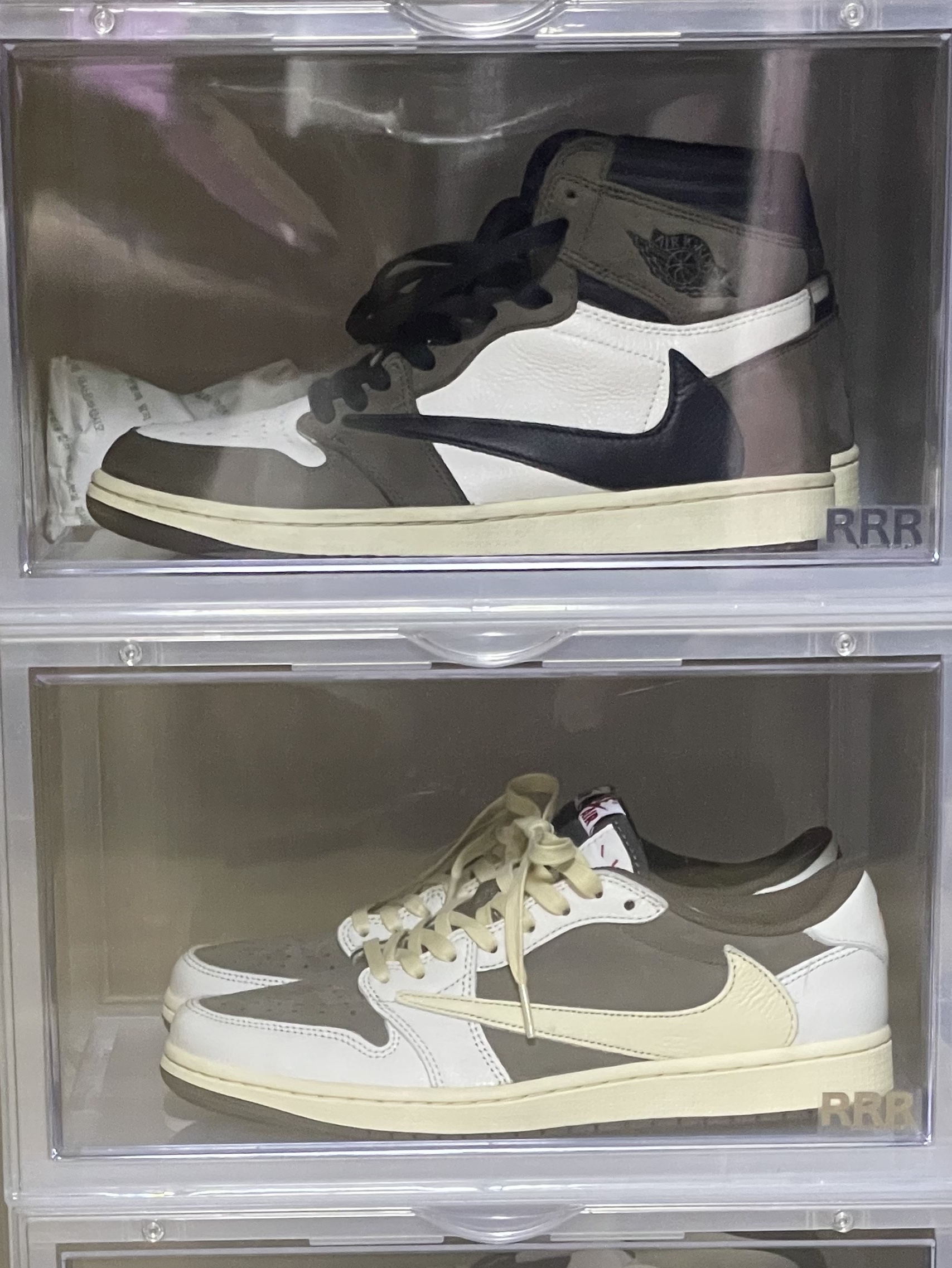 Jordan 1 x Travis Scott Retro Low OG SP Sail and Ridgerock, Jordan 1 x Travis Scott Retro High OG SP Mocha 착용 스타일 - 1