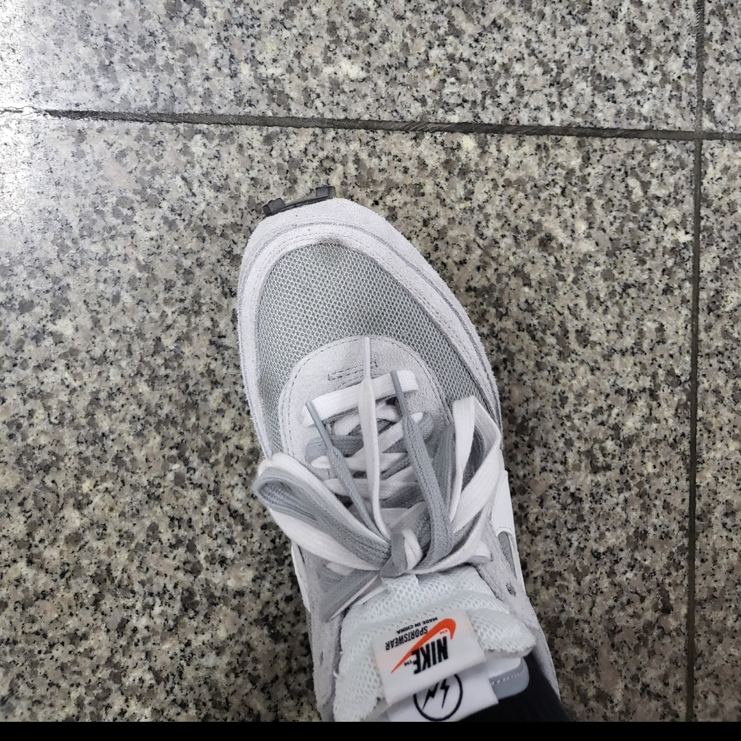 Nike x Sacai x Fragment LDWaffle Light Smoke Grey 착용 스타일