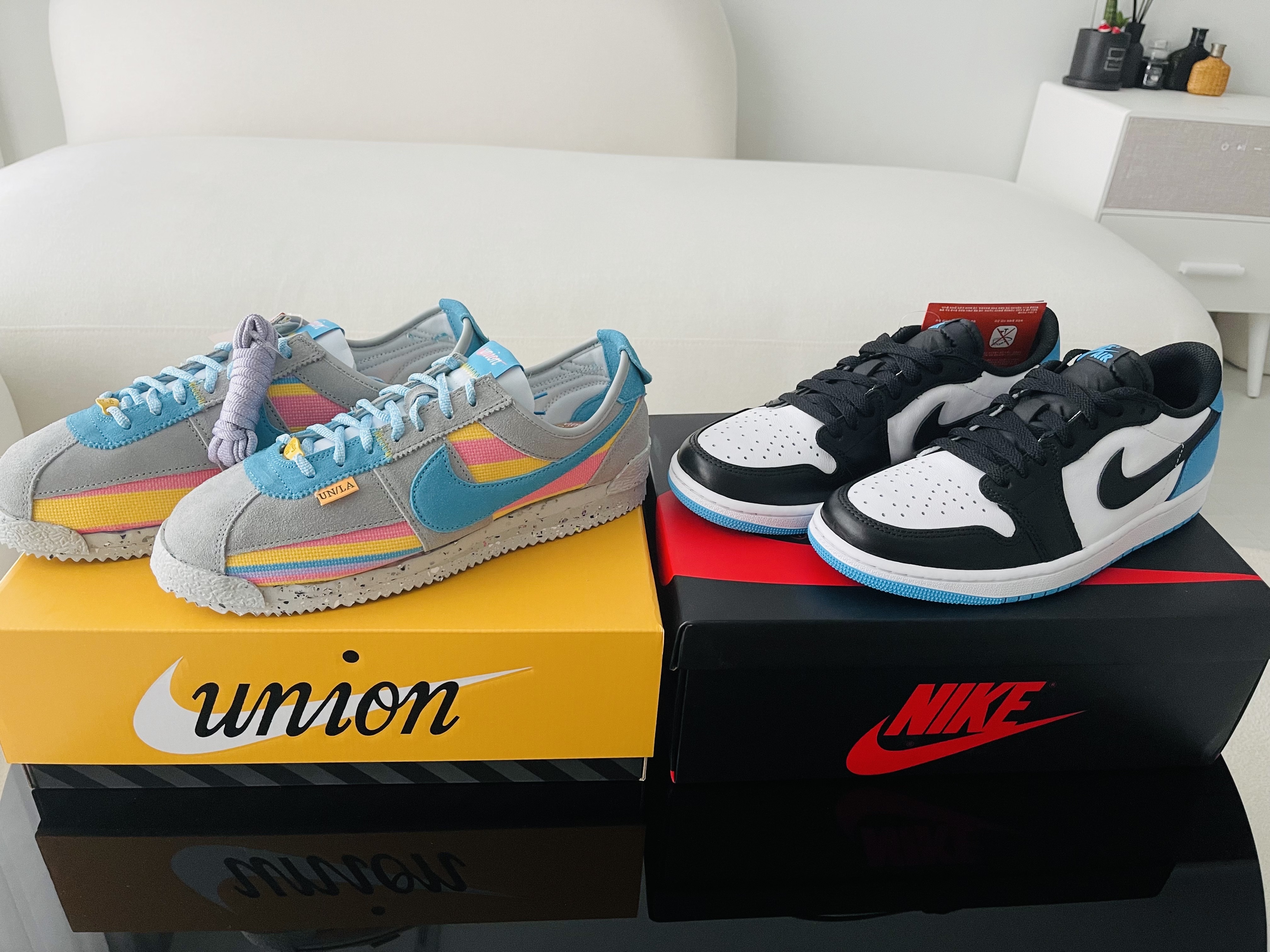 Nike x Union Cortez SP Light Smoke, Jordan 1 Retro Low OG Black and Dark Powder Blue 착용 스타일