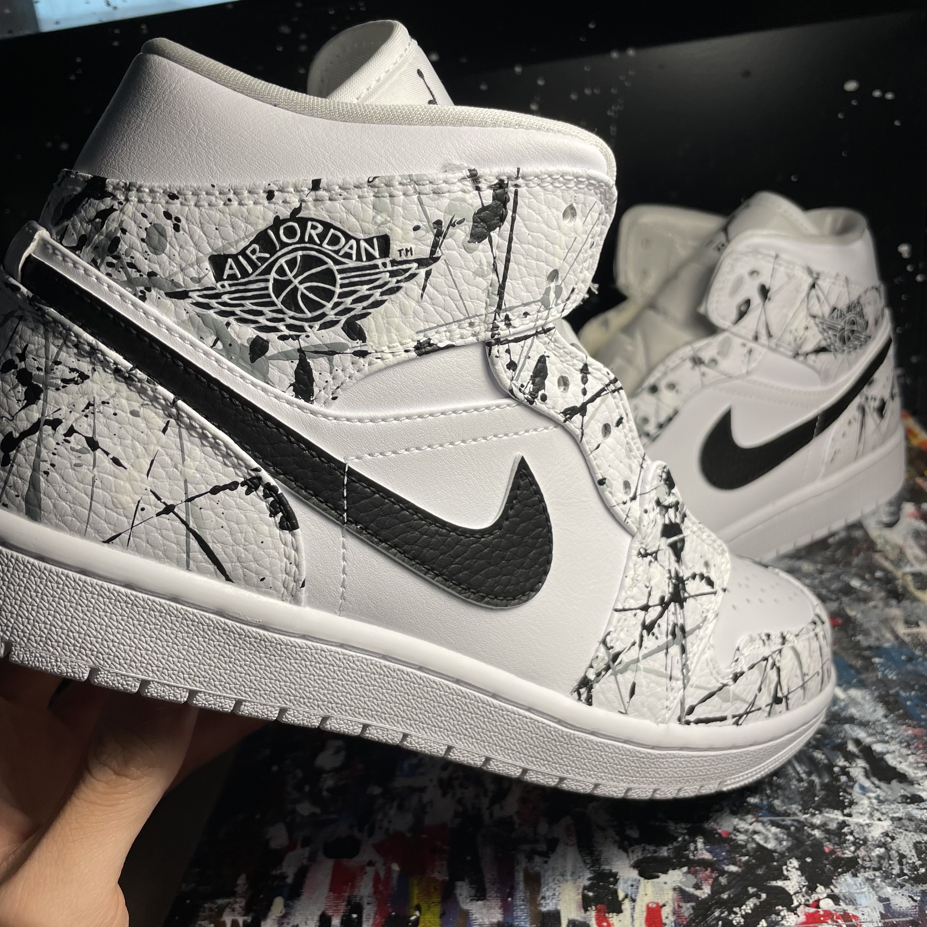 Jordan 1 Mid Triple White, (W) Jordan 1 Mid White Snakeskin 착용 스타일 - 3