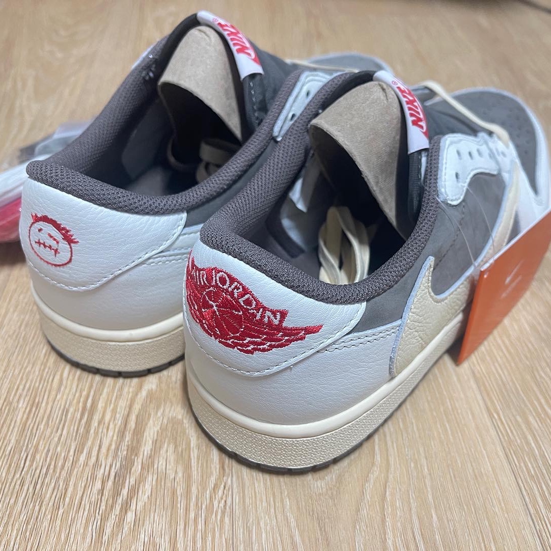 Jordan 1 x Travis Scott Retro Low OG SP Sail and Ridgerock 착용 스타일 - 4