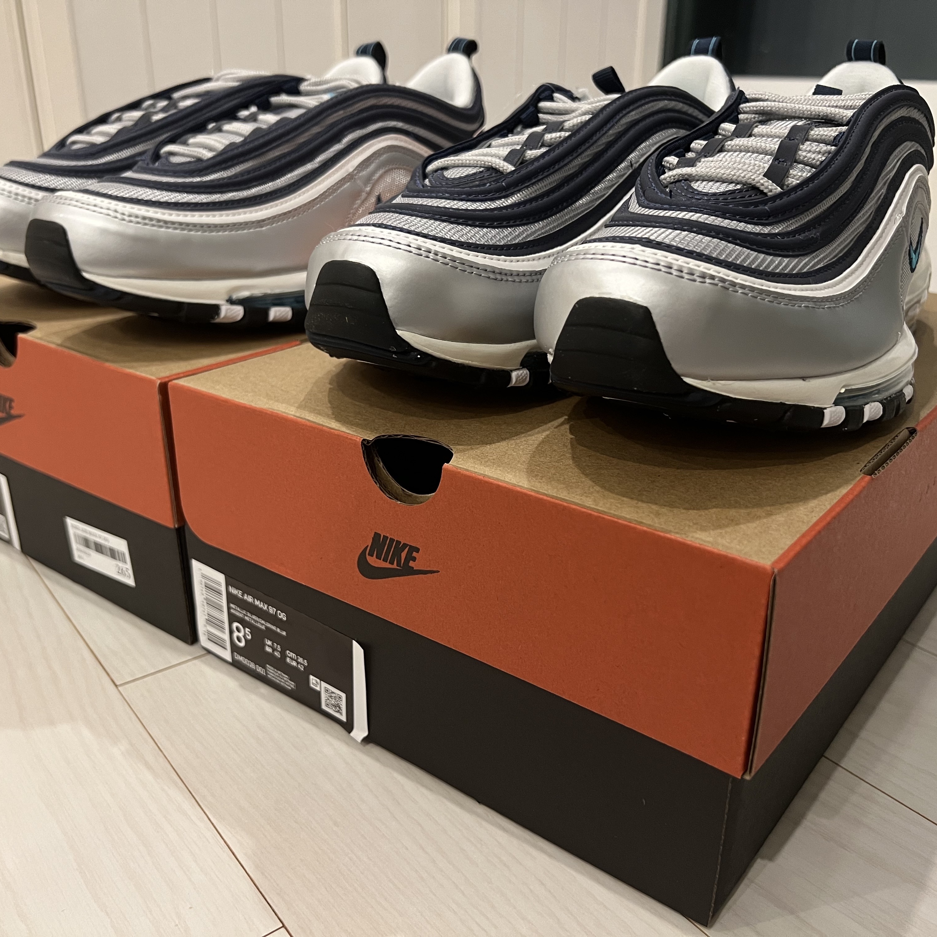 Nike Air Max 97 OG Metallic Silver and Chlorine Blue 착용 스타일 - 3