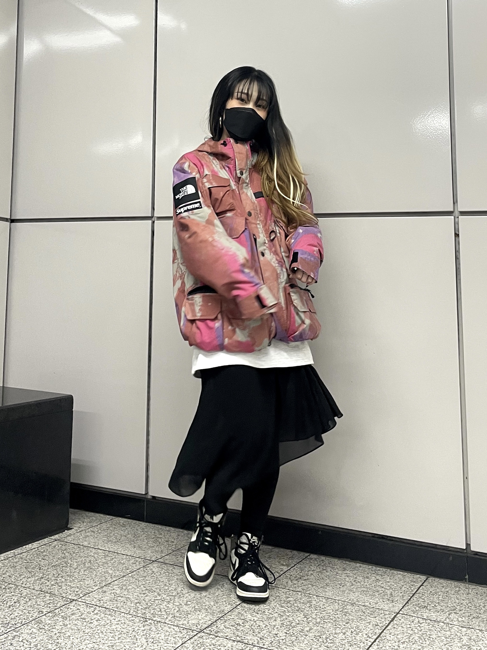(GS) Jordan 1 Retro High OG Black Mocha, Supreme x The North Face Cargo Jacket Multi-Color - 20SS 착용 스타일 - 1