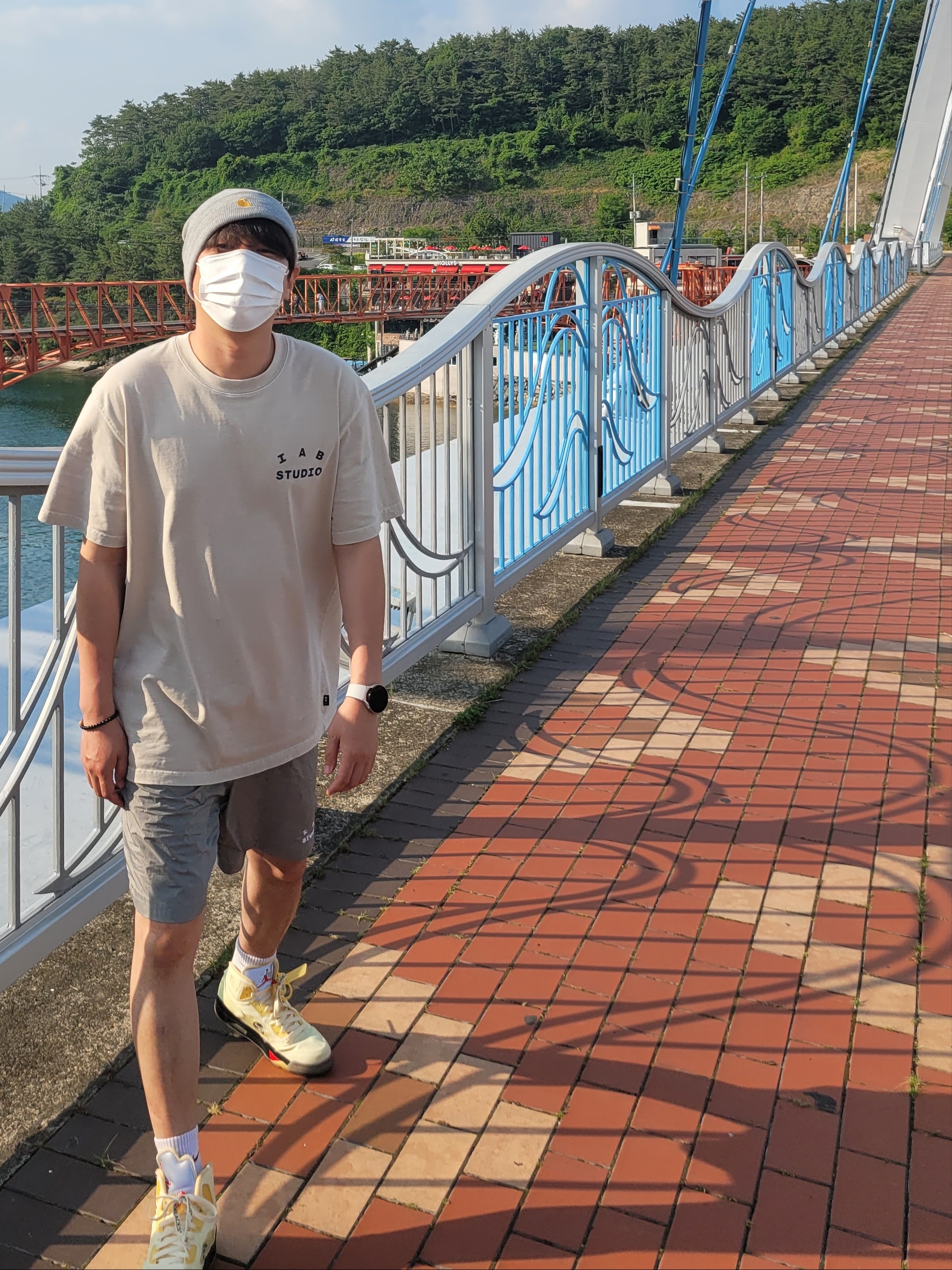 Jordan 5 x Off-White Retro SP Sail Fire Red, IAB Studio Pigment T-Shirt Oatmeal 착용 스타일 - 2
