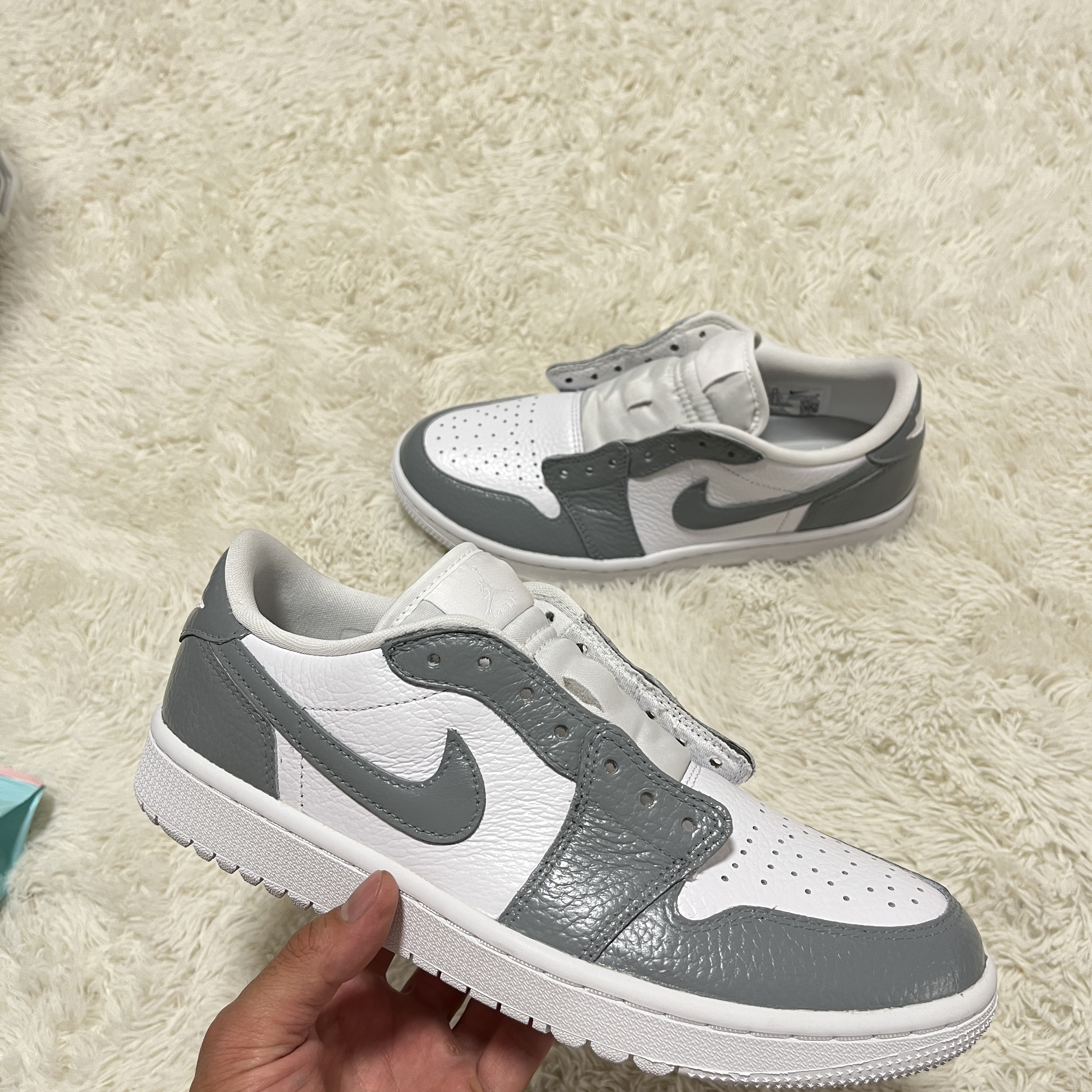 Jordan 1 Low Golf Triple White, Jordan 1 Low Stealth and White 착용 스타일 - 3