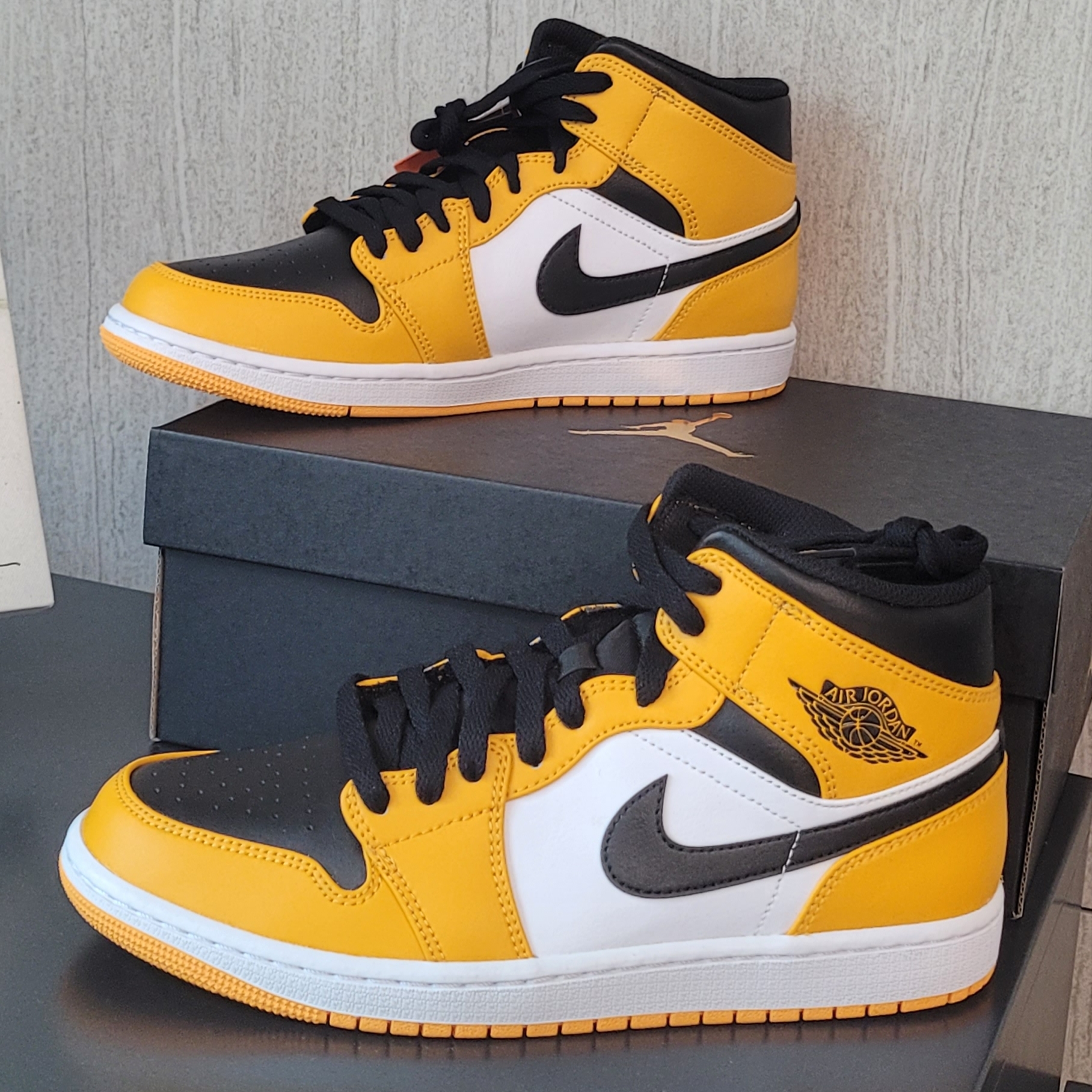 Jordan 1 Mid Taxi 착용 스타일 - 1
