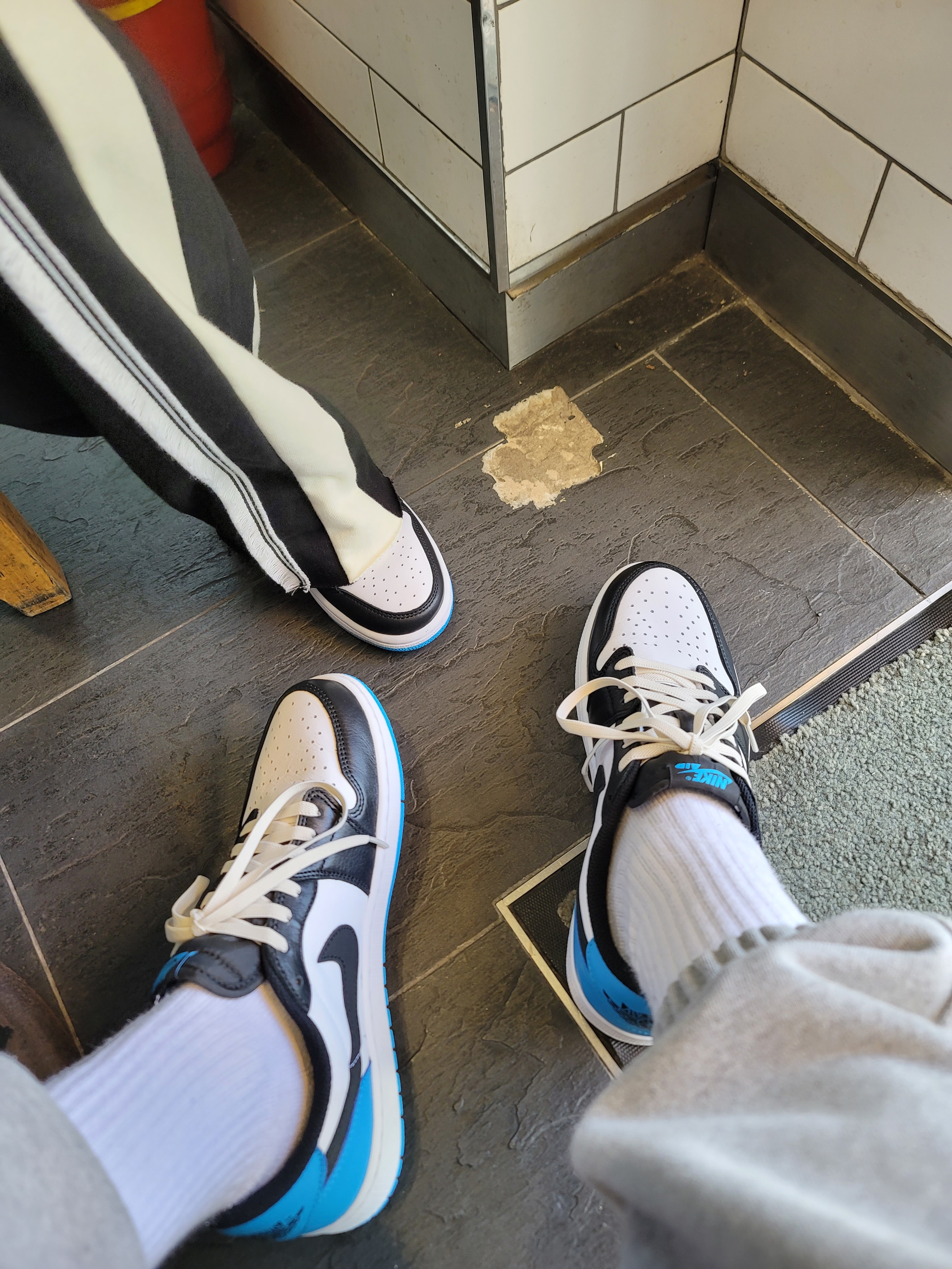 Jordan 1 Retro Low OG Black and Dark Powder Blue, (W) Jordan 1 Retro Low OG Black and Dark Powder Blue 착용 스타일