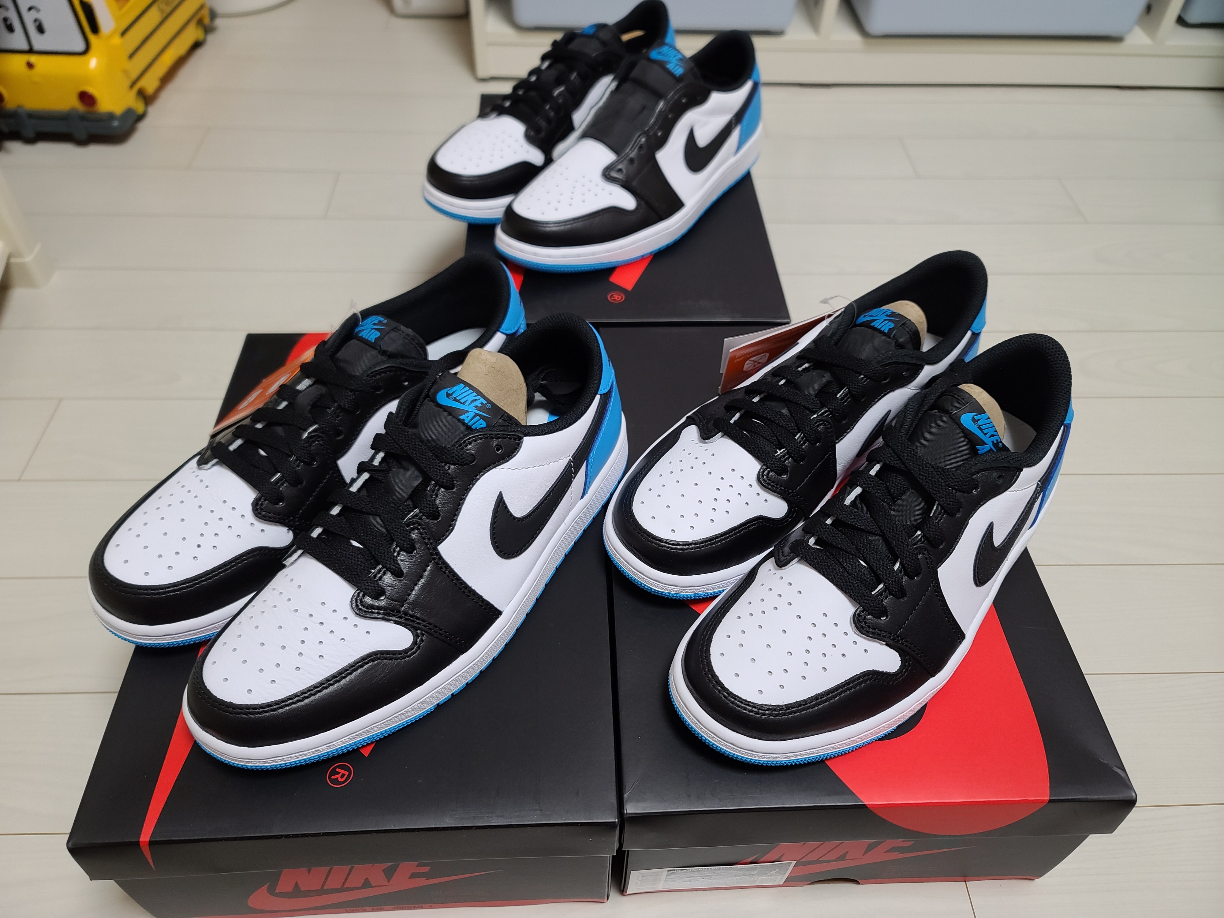 Jordan 1 Retro Low OG Black and Dark Powder Blue 착용 스타일 - 1