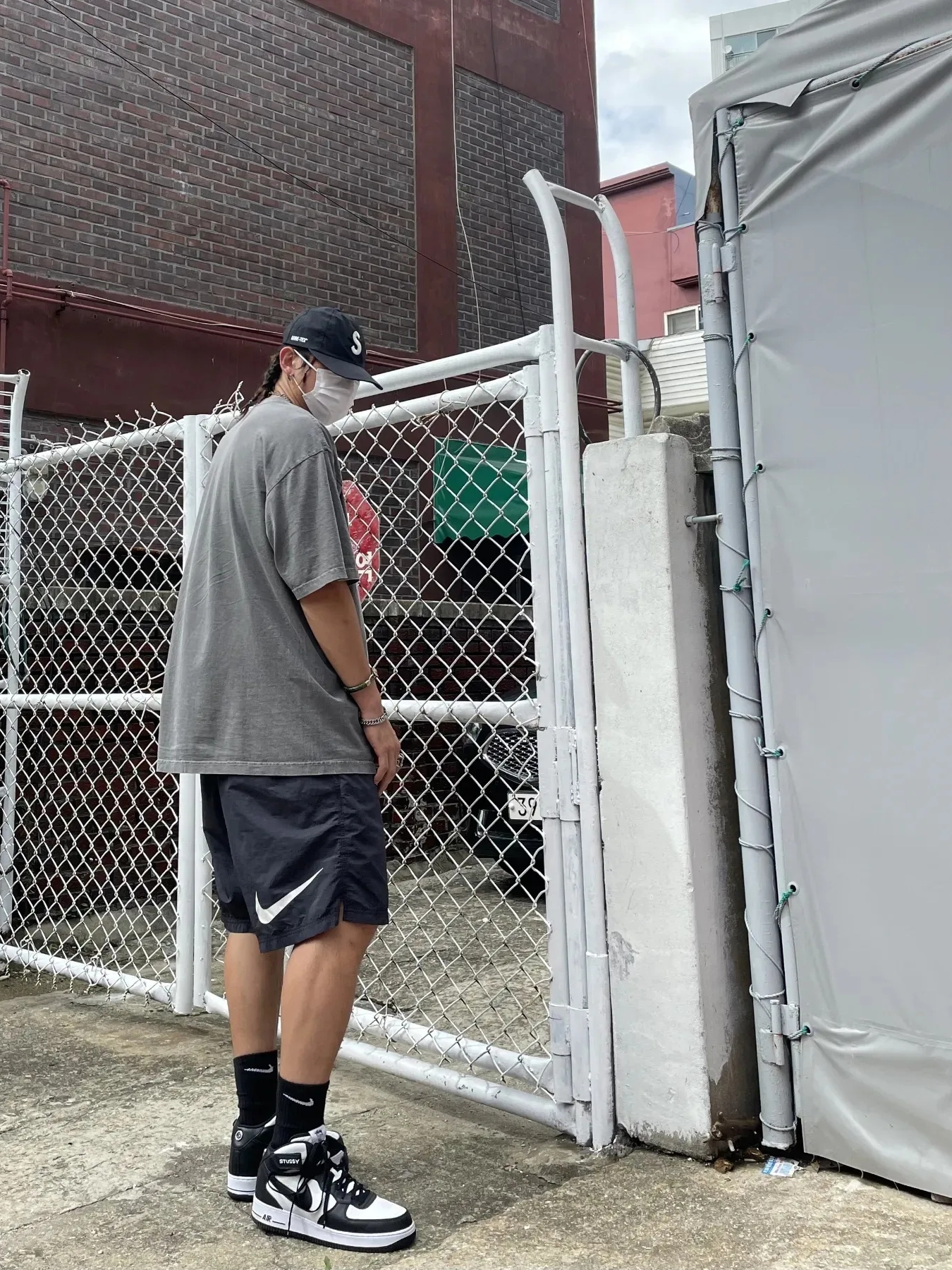 Nike x Stussy Water Shorts Off Noir, Supreme Gore-Tex S Logo 6-Panel Black - 20FW 착용 스타일