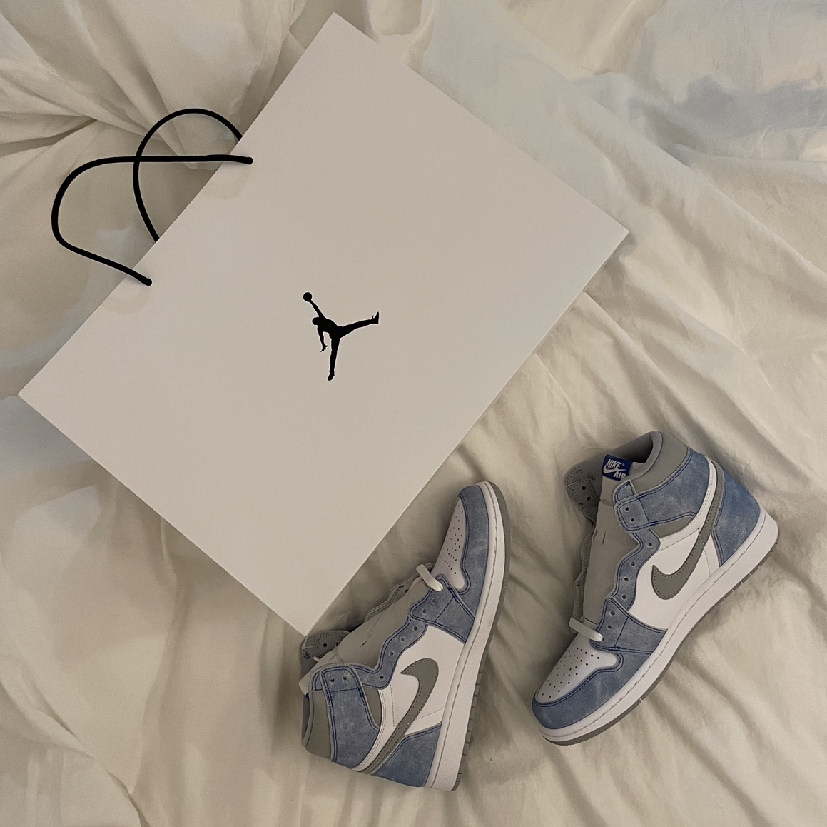 Jordan 1 Retro High OG Hyper Royal 착용 스타일