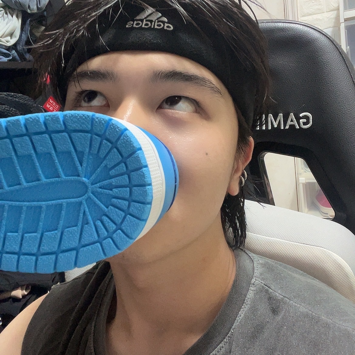 Jordan 1 Retro Low OG Black and Dark Powder Blue 착용 스타일 - 4
