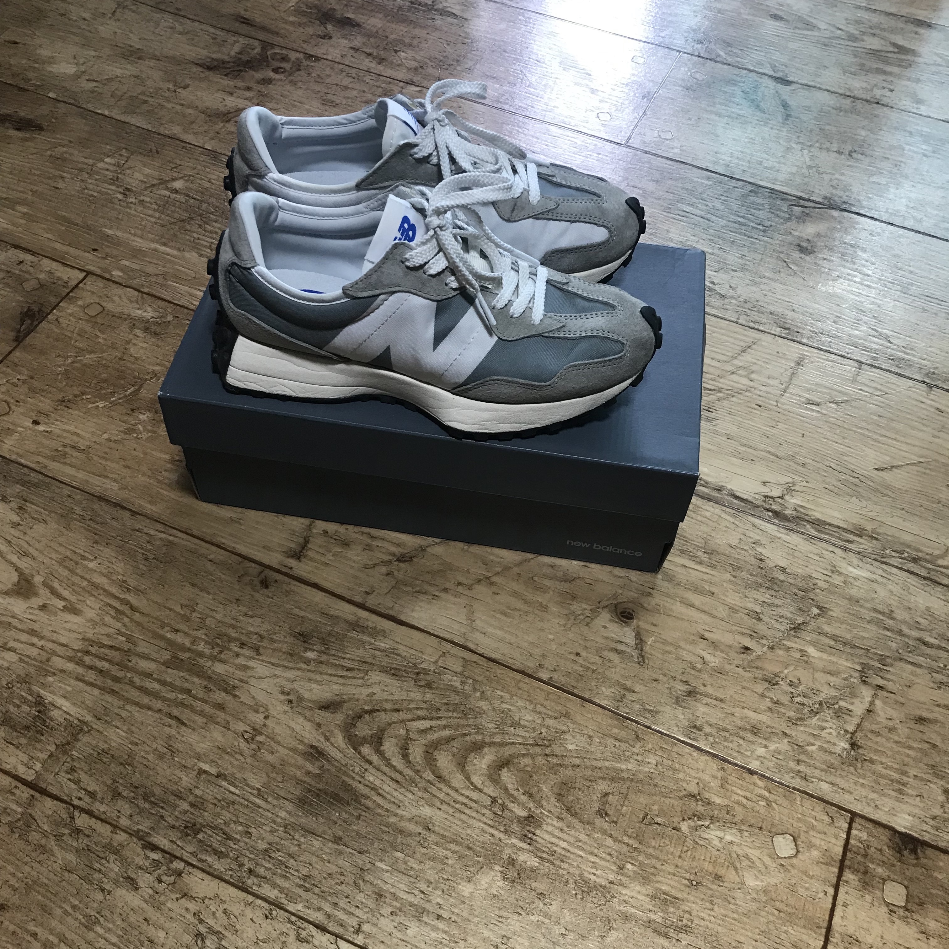 New Balance 327 Grey 착용 스타일 - 1