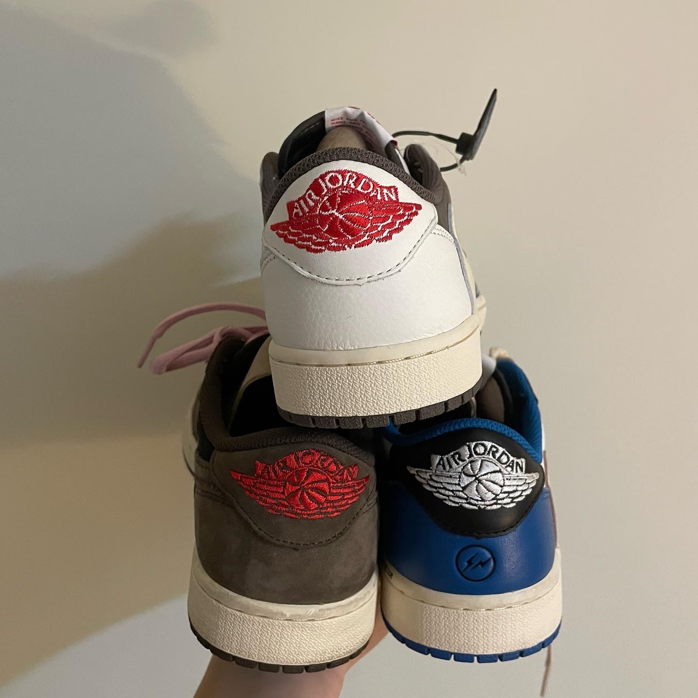 Jordan 1 x Travis Scott x Fragment Retro Low OG SP Military Blue, Jordan 1 x Travis Scott Retro Low OG SP Sail and Ridgerock 착용 스타일 - 2