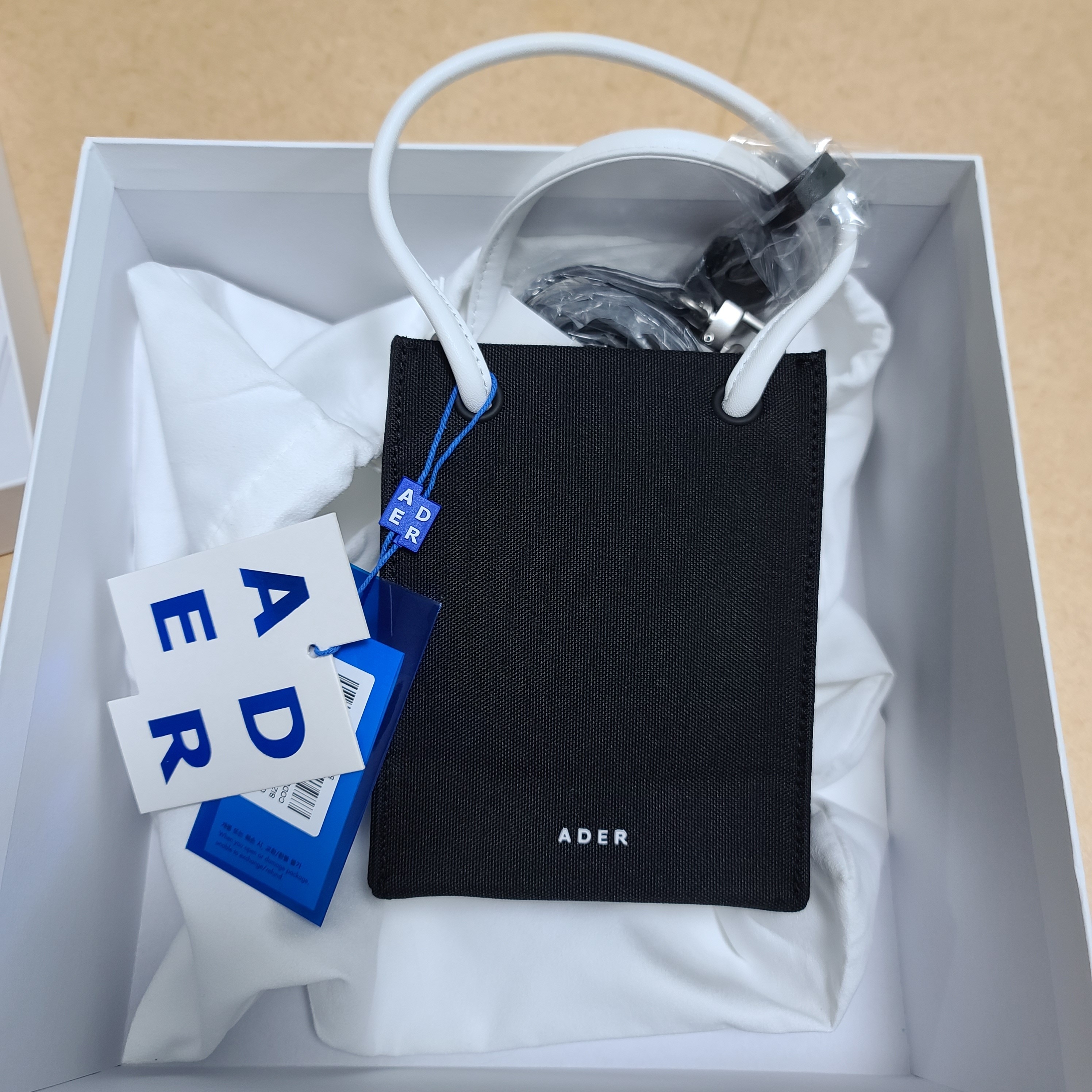 Ader Error Small Shopper Bag Noir 착용 스타일 - 1