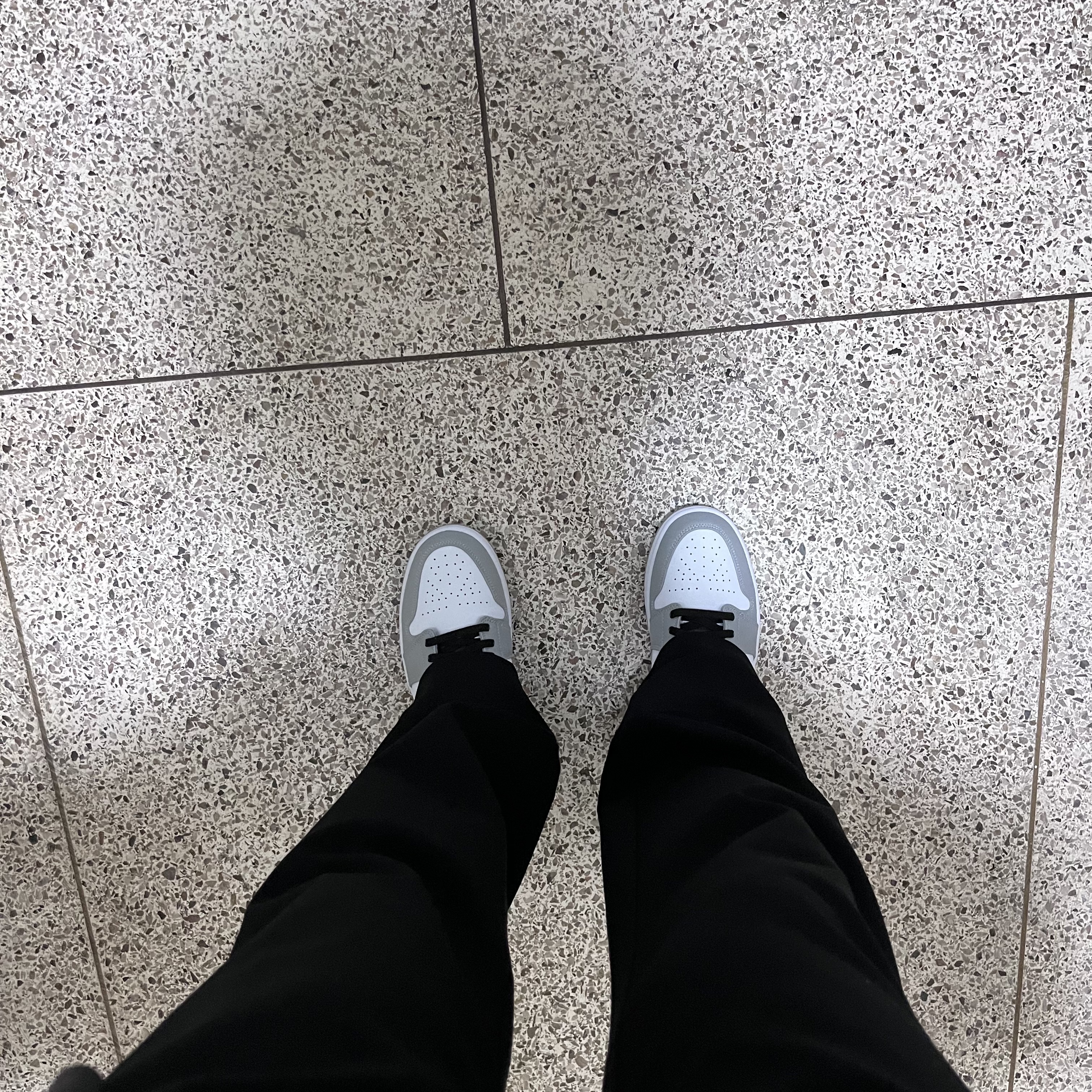 Jordan 1 Mid Light Smoke Grey Anthracite 착용 스타일