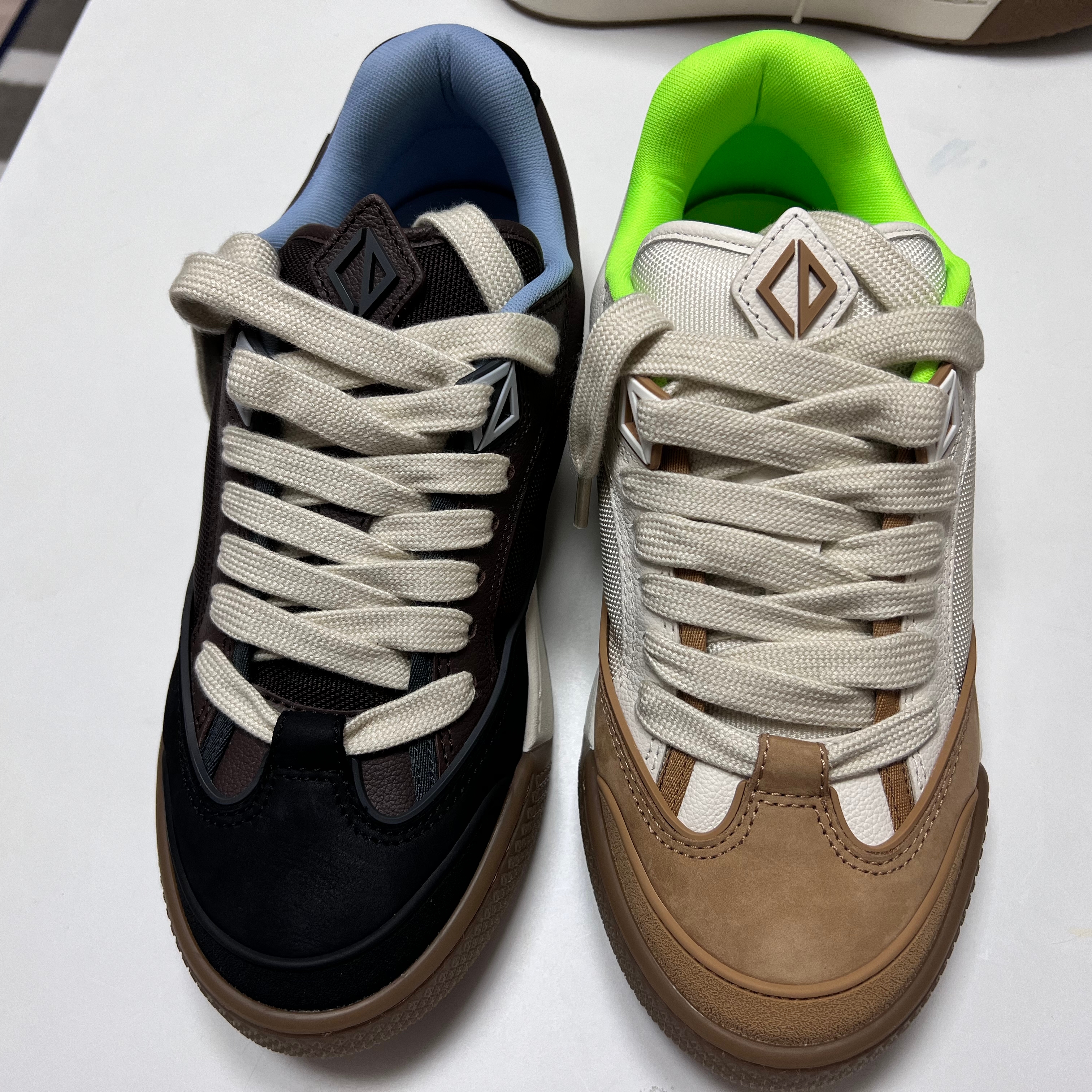 Dior x Cactus Jack B713 Sneakers Cream Coffee, Dior x Cactus Jack B713 Sneakers Mocha Black 착용 스타일 - 1