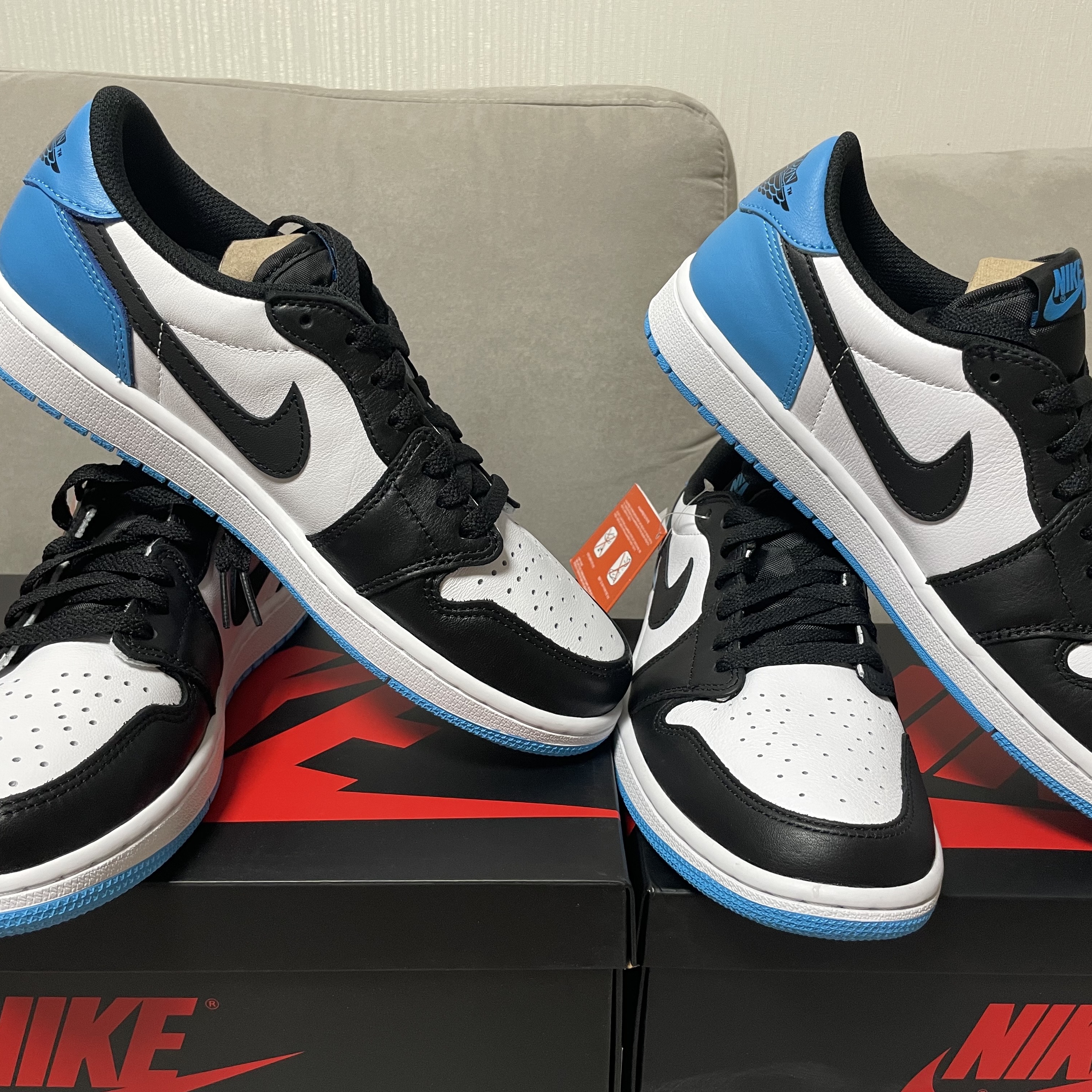 Jordan 1 Retro Low OG Black and Dark Powder Blue, (W) Jordan 1 Retro Low OG Black and Dark Powder Blue 착용 스타일 - 2