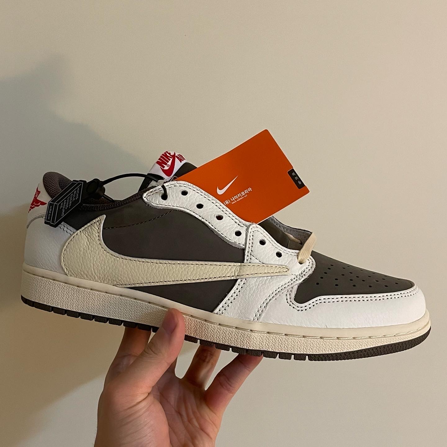 Jordan 1 x Travis Scott x Fragment Retro Low OG SP Military Blue, Jordan 1 x Travis Scott Retro Low OG SP Sail and Ridgerock 착용 스타일 - 3