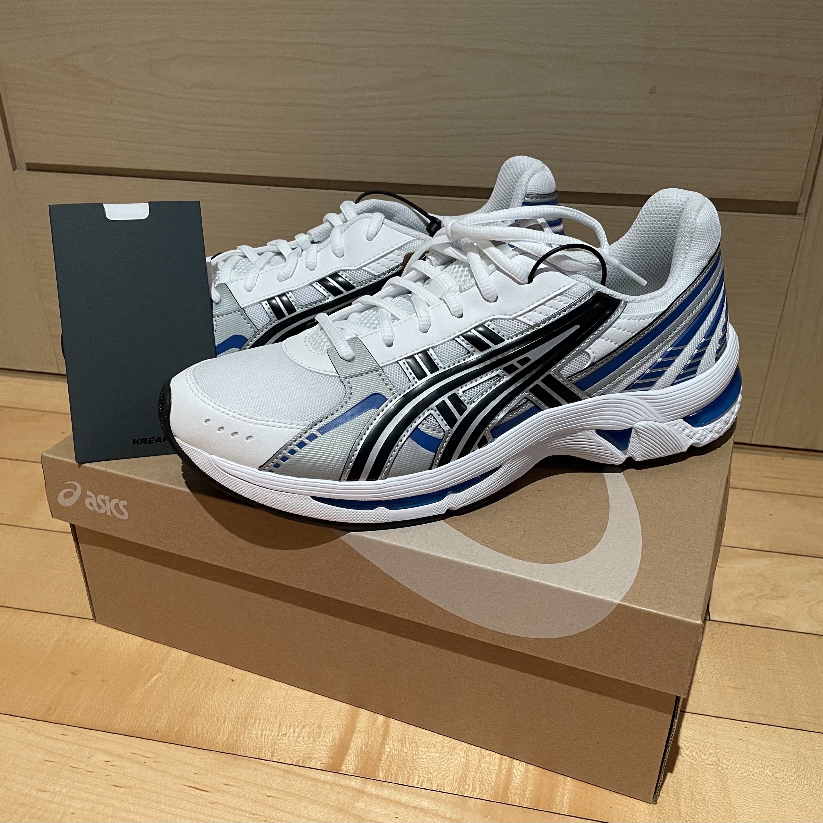 Asics Gel-Kyrios White Black 착용 스타일