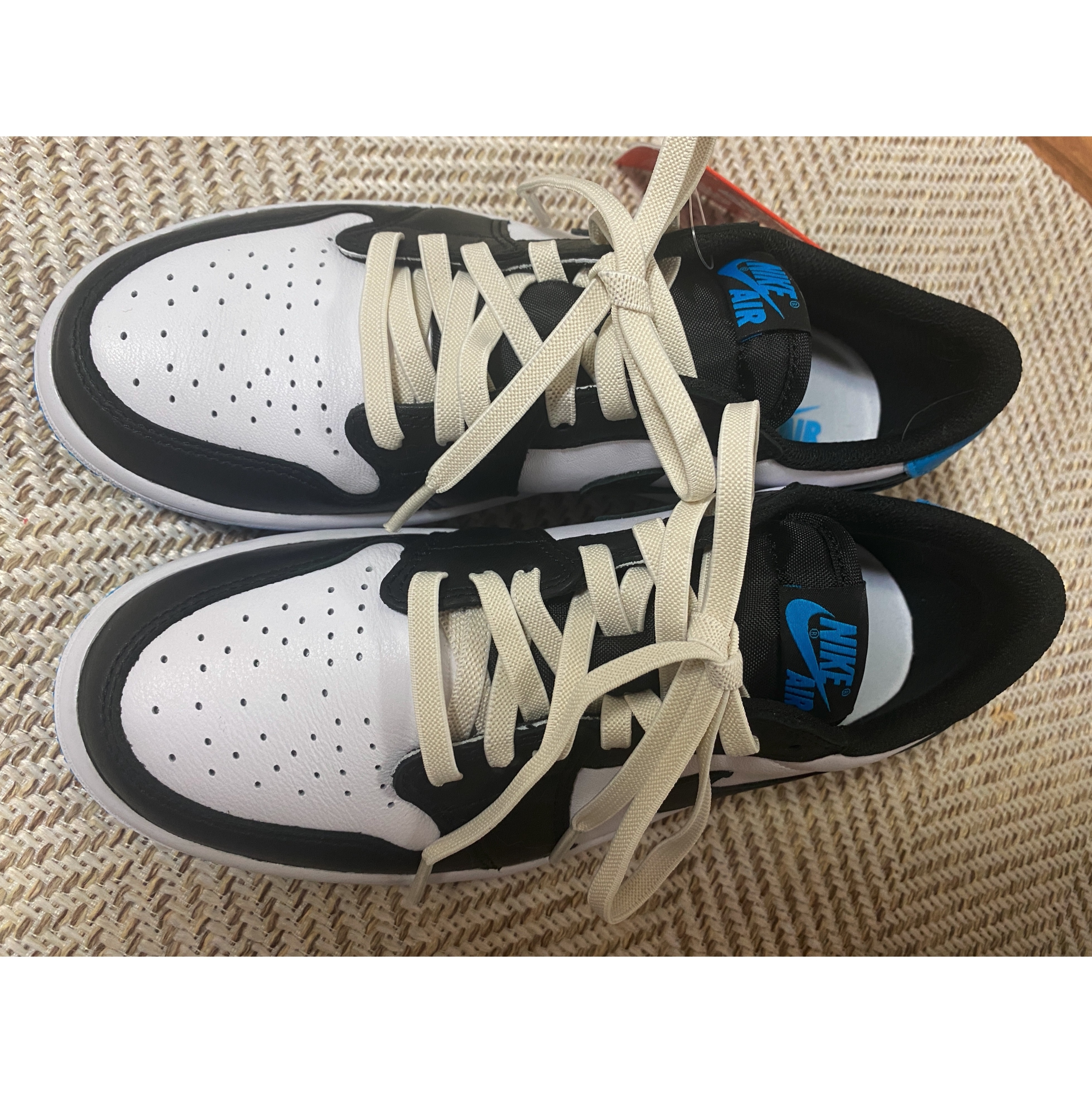 (W) Jordan 1 Retro Low OG Black and Dark Powder Blue, Jordan 1 Retro Low OG Black and Dark Powder Blue 착용 스타일 - 1