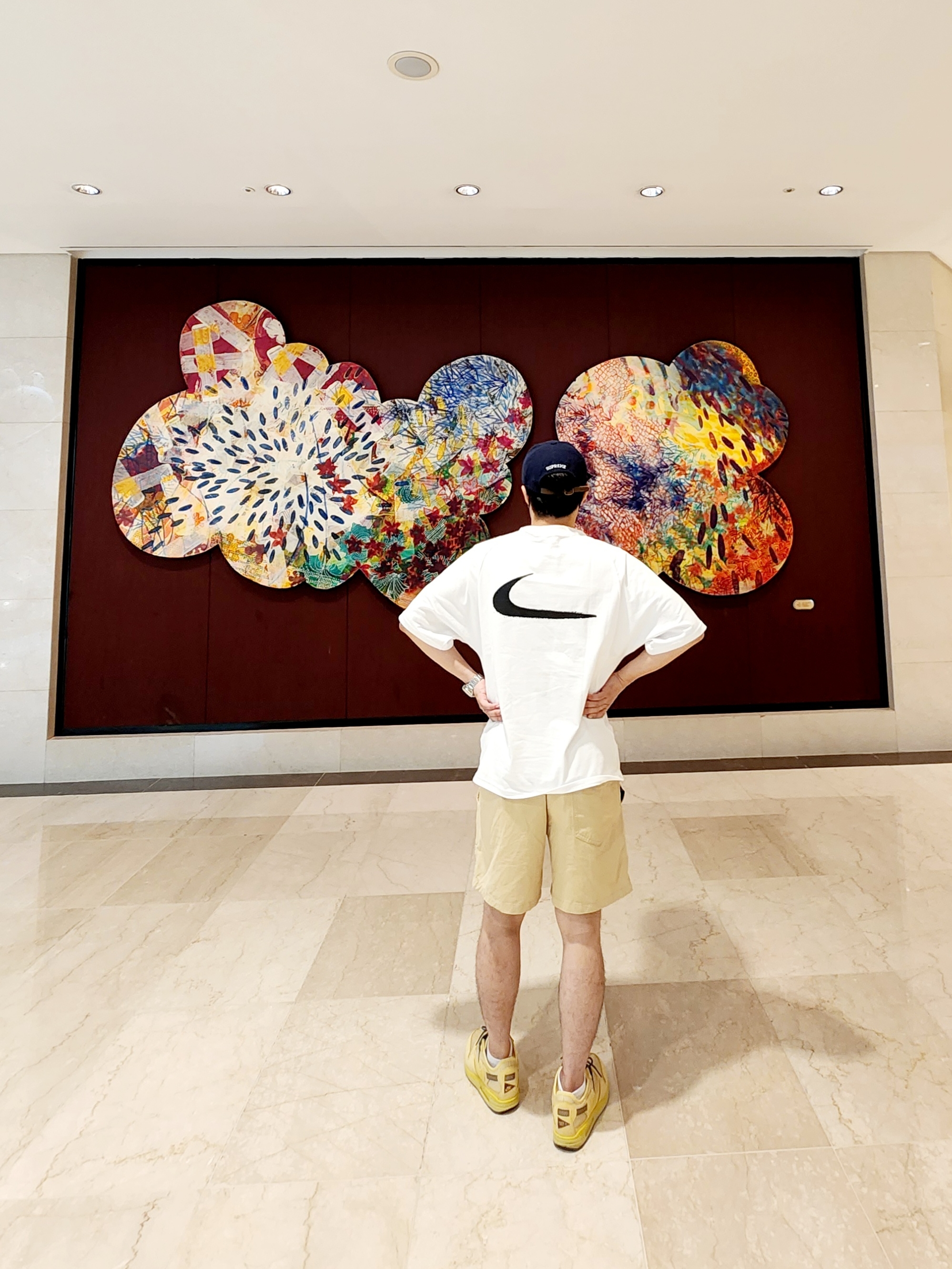 Nike x Travis Scott Air Max 1 Cact.us Gold, Nike x Off-White NRG Short Sleeve T-Shirt White 착용 스타일 - 1