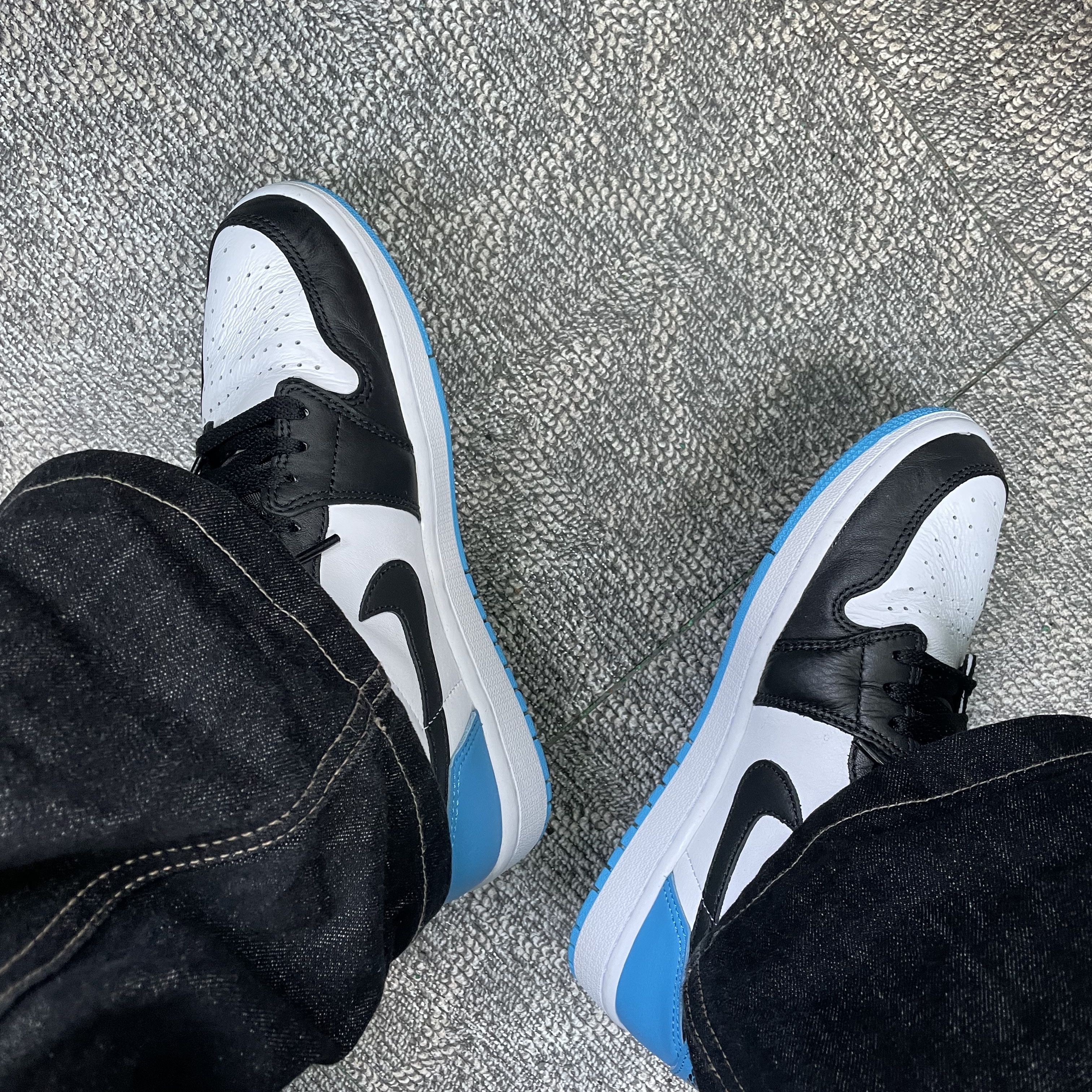 Jordan 1 Retro Low OG Black and Dark Powder Blue, (W) Jordan 1 Retro Low OG Black and Dark Powder Blue 착용 스타일