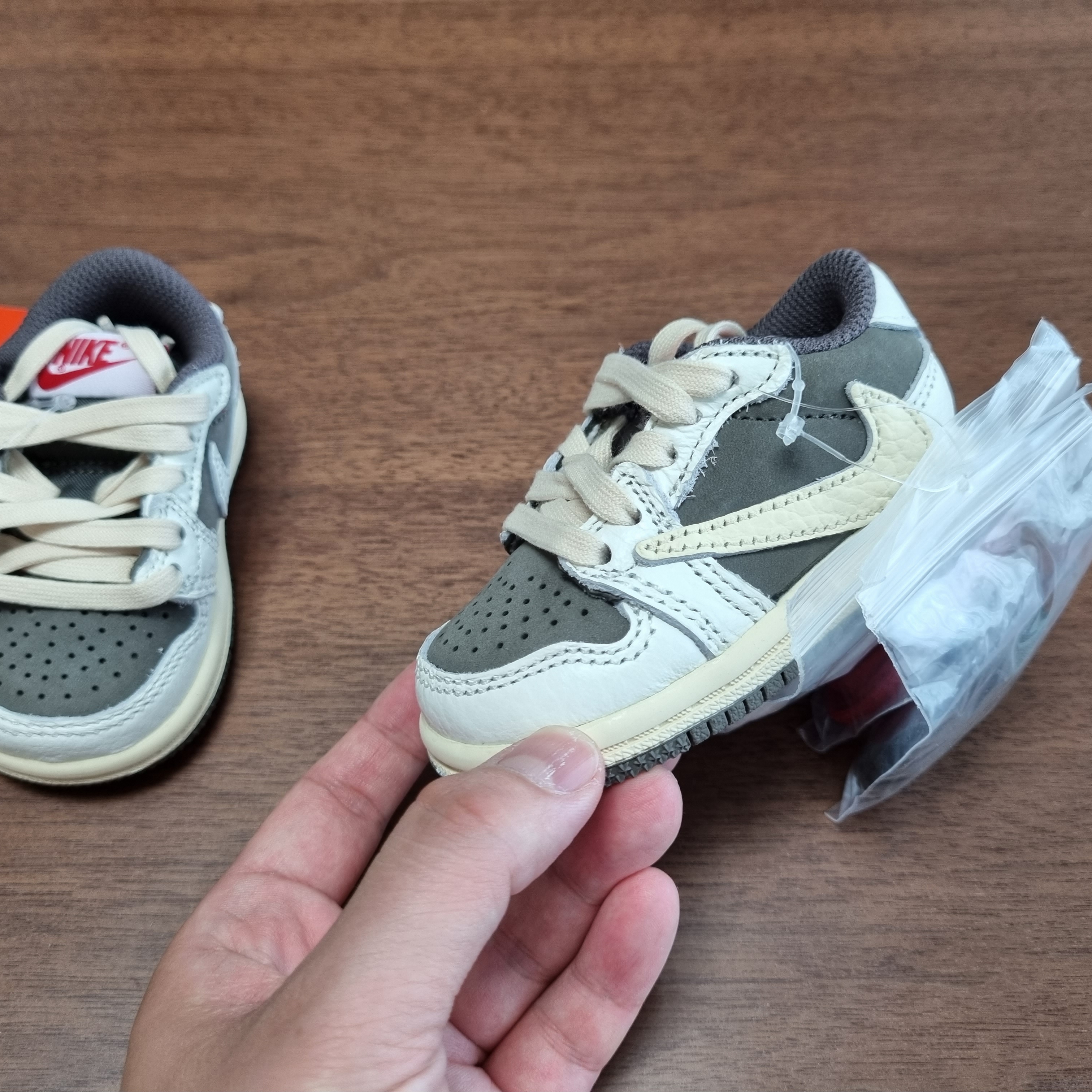 (TD) Jordan 1 x Travis Scott Retro Low OG SP Sail and Ridgerock 착용 스타일 - 4