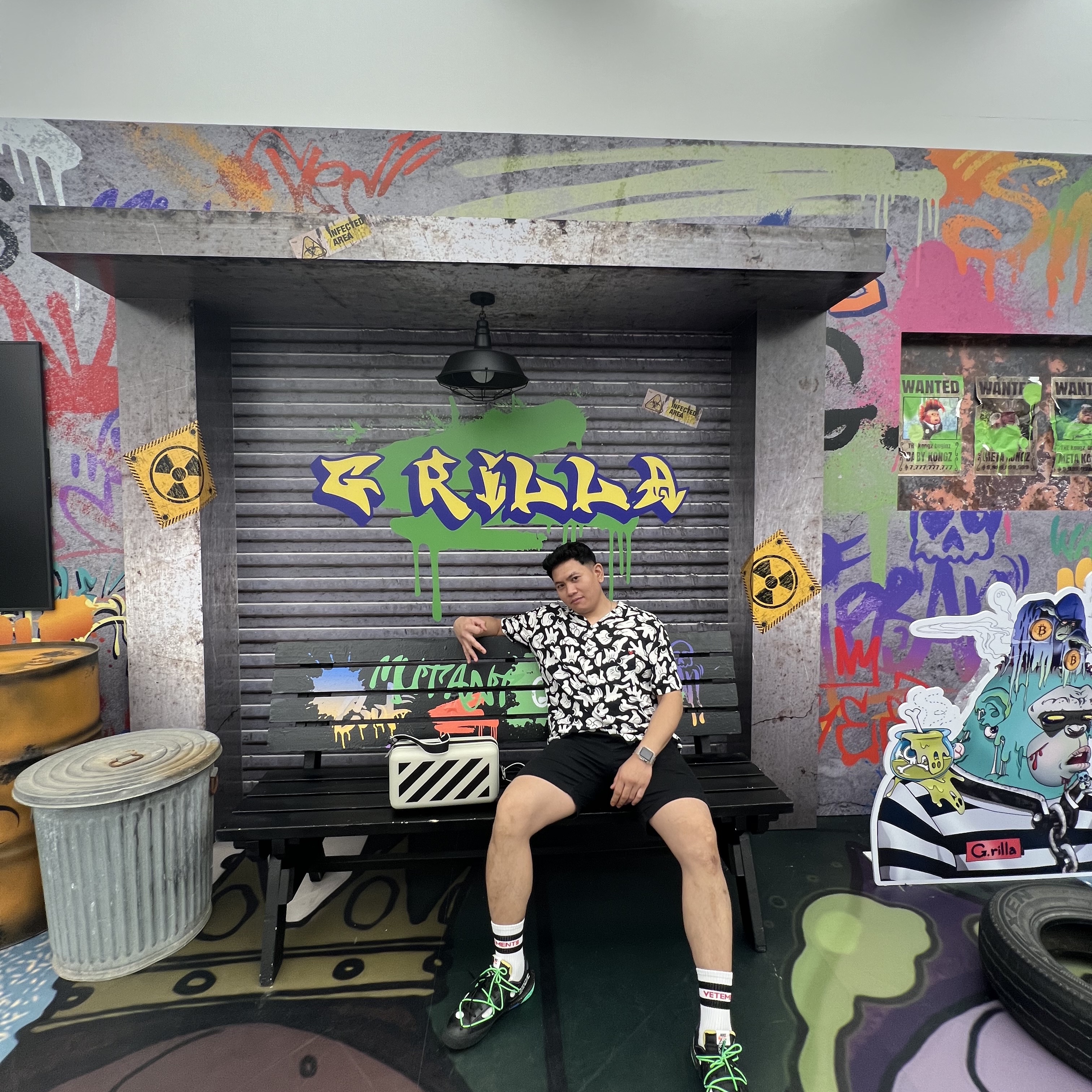 Off-White x Amore Pacific Protection Box (Without Cosmetics), Nike x Off-White Blazer Low '77 Black and Electro Green 착용 스타일
