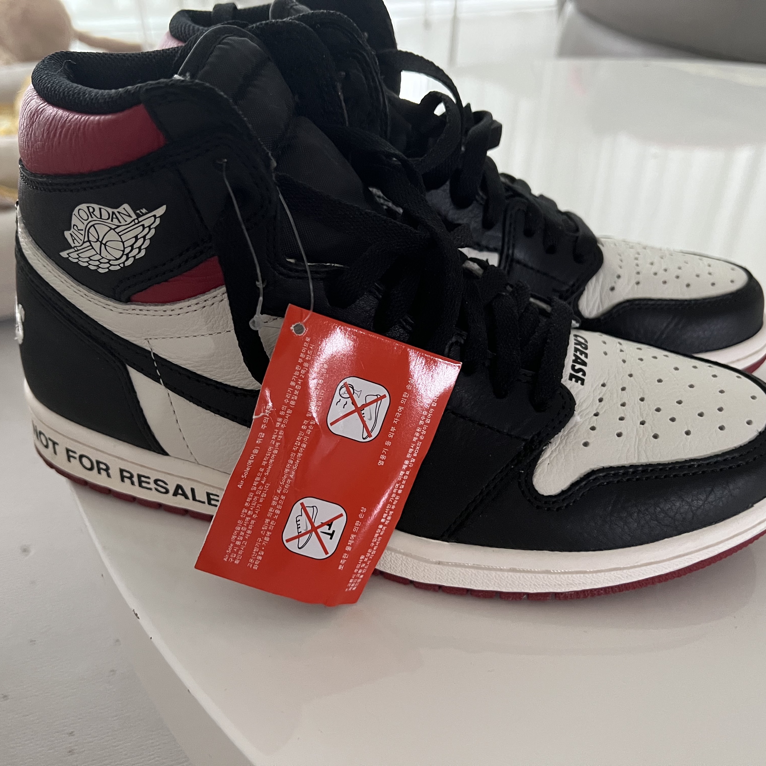 Jordan 1 Retro High Not for Resale Varsity Red 착용 스타일 - 1