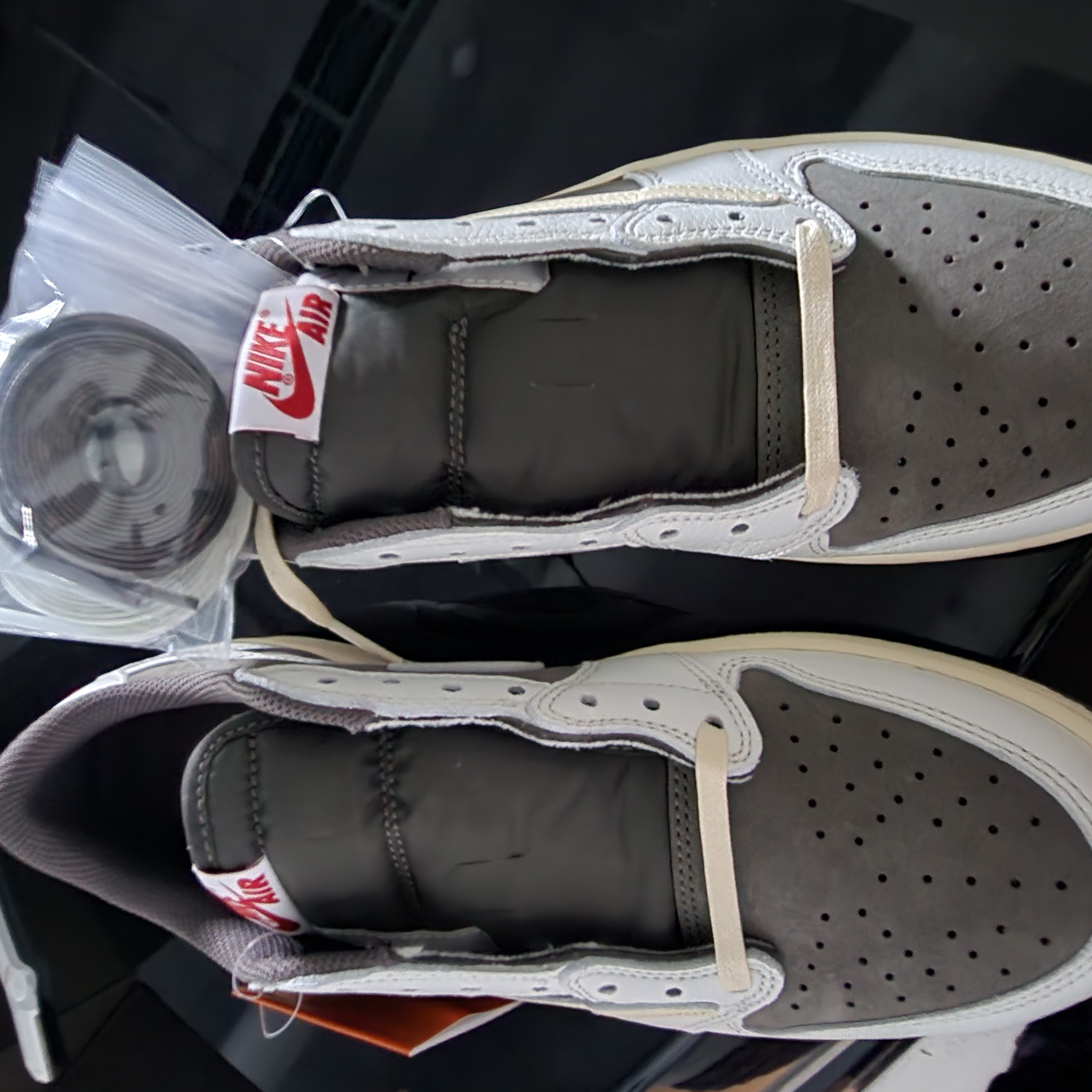 Jordan 1 x Travis Scott Retro Low OG SP Sail and Ridgerock 착용 스타일 - 1