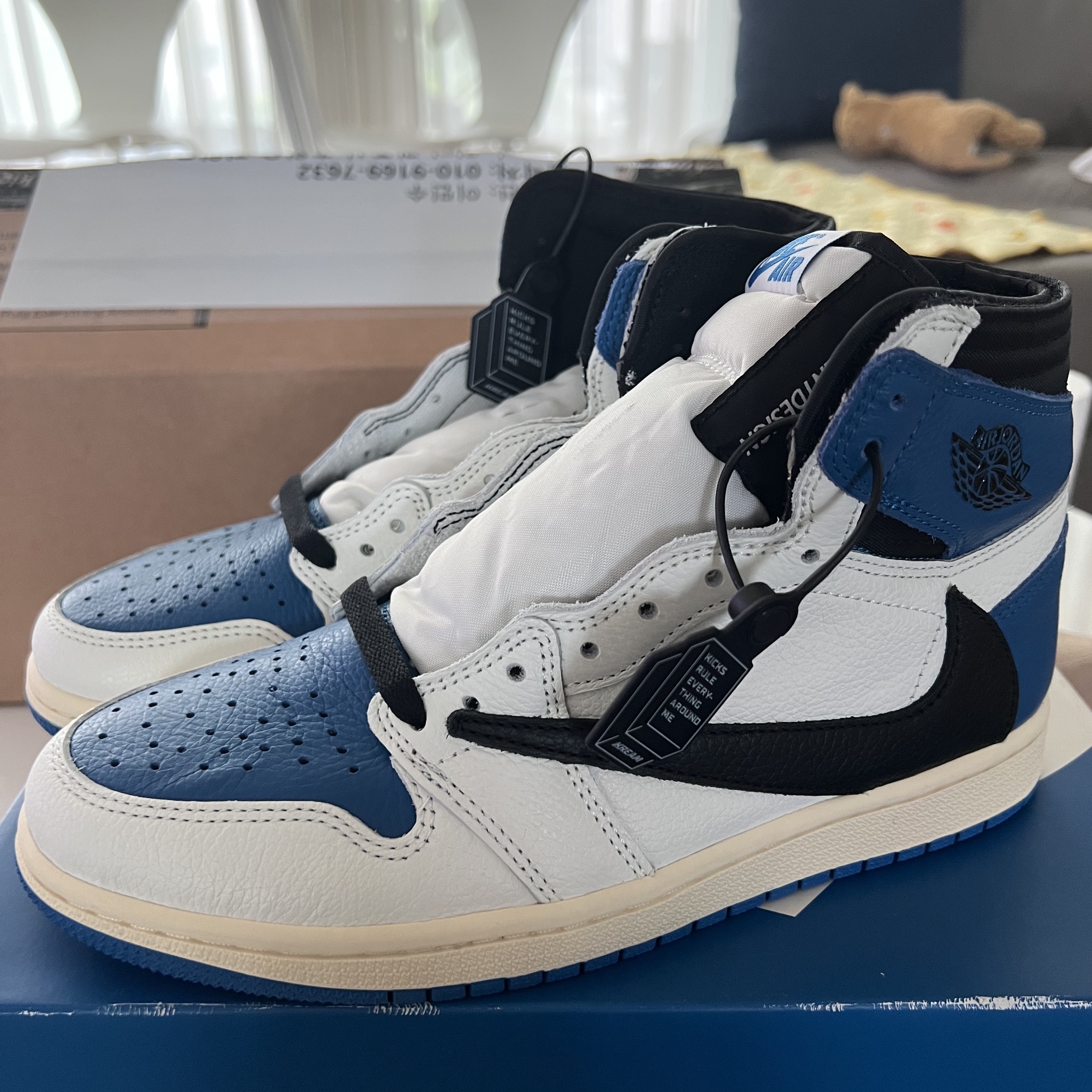 Jordan 1 x Travis Scott x Fragment Retro High OG SP Military Blue 착용 스타일 - 3