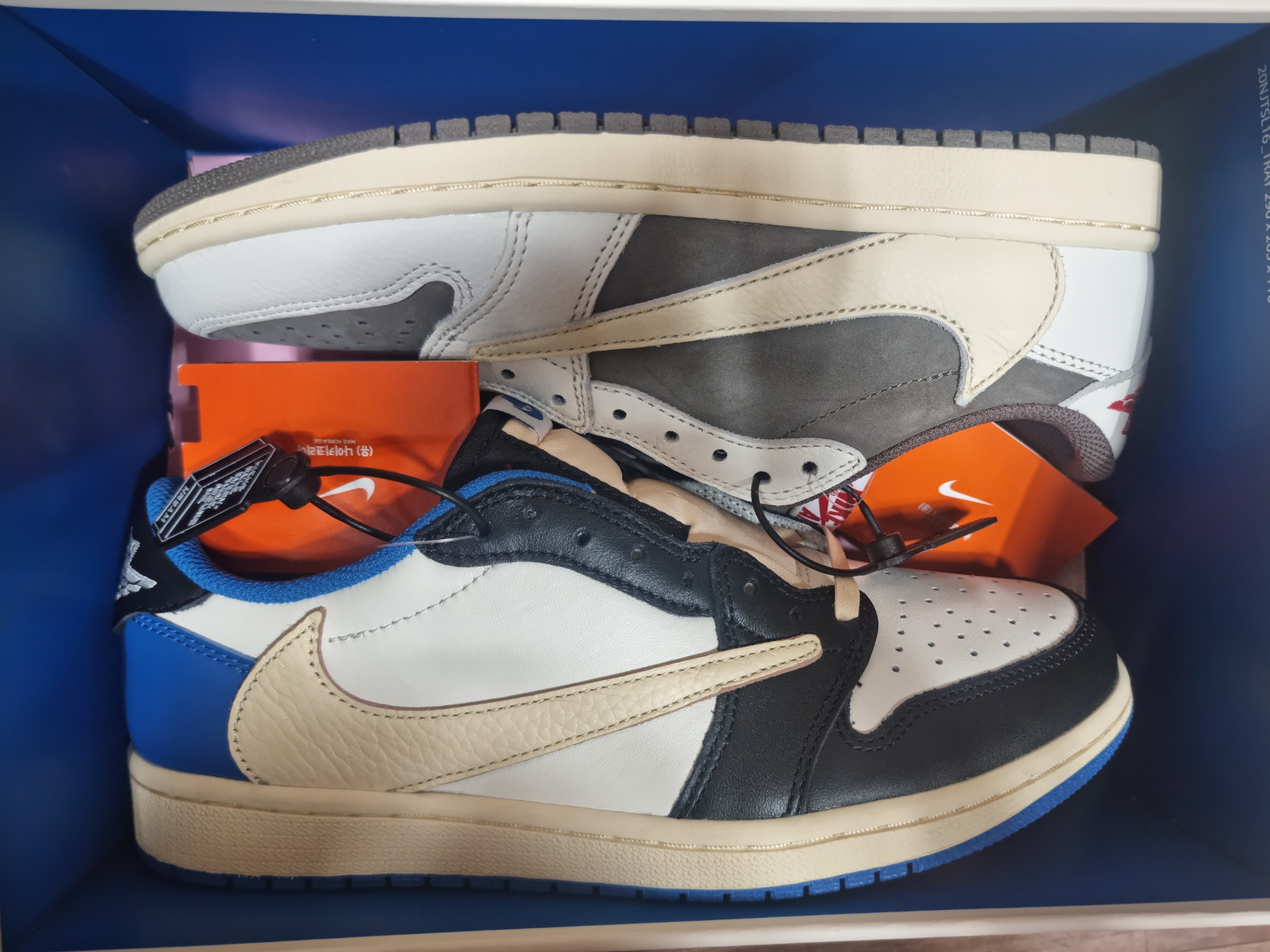 Jordan 1 x Travis Scott x Fragment Retro Low OG SP Military Blue, Jordan 1 x Travis Scott Retro Low OG SP Sail and Ridgerock 착용 스타일