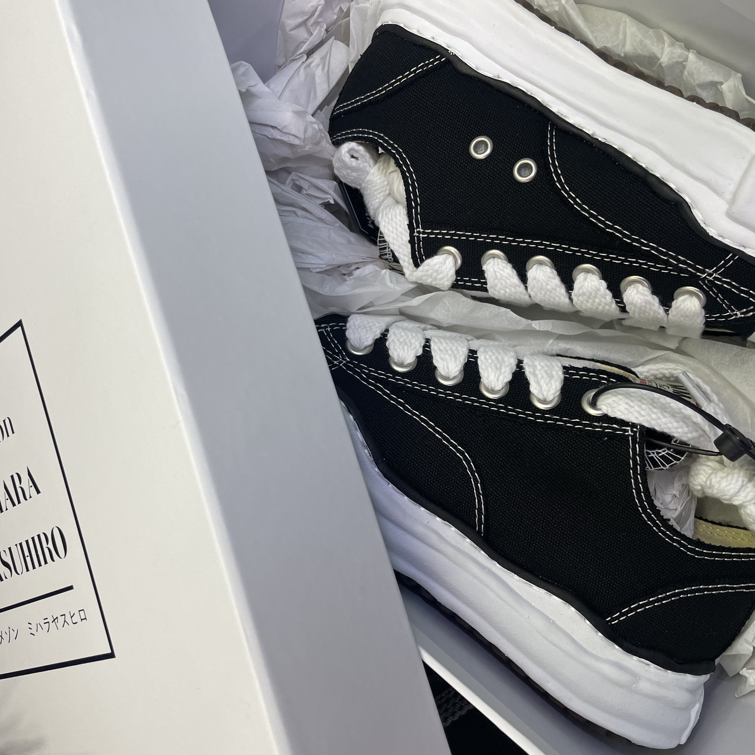 Maison Mihara Yasuhiro Peterson OG Sole Canvas Low Sneakers Black 착용 스타일 - 3