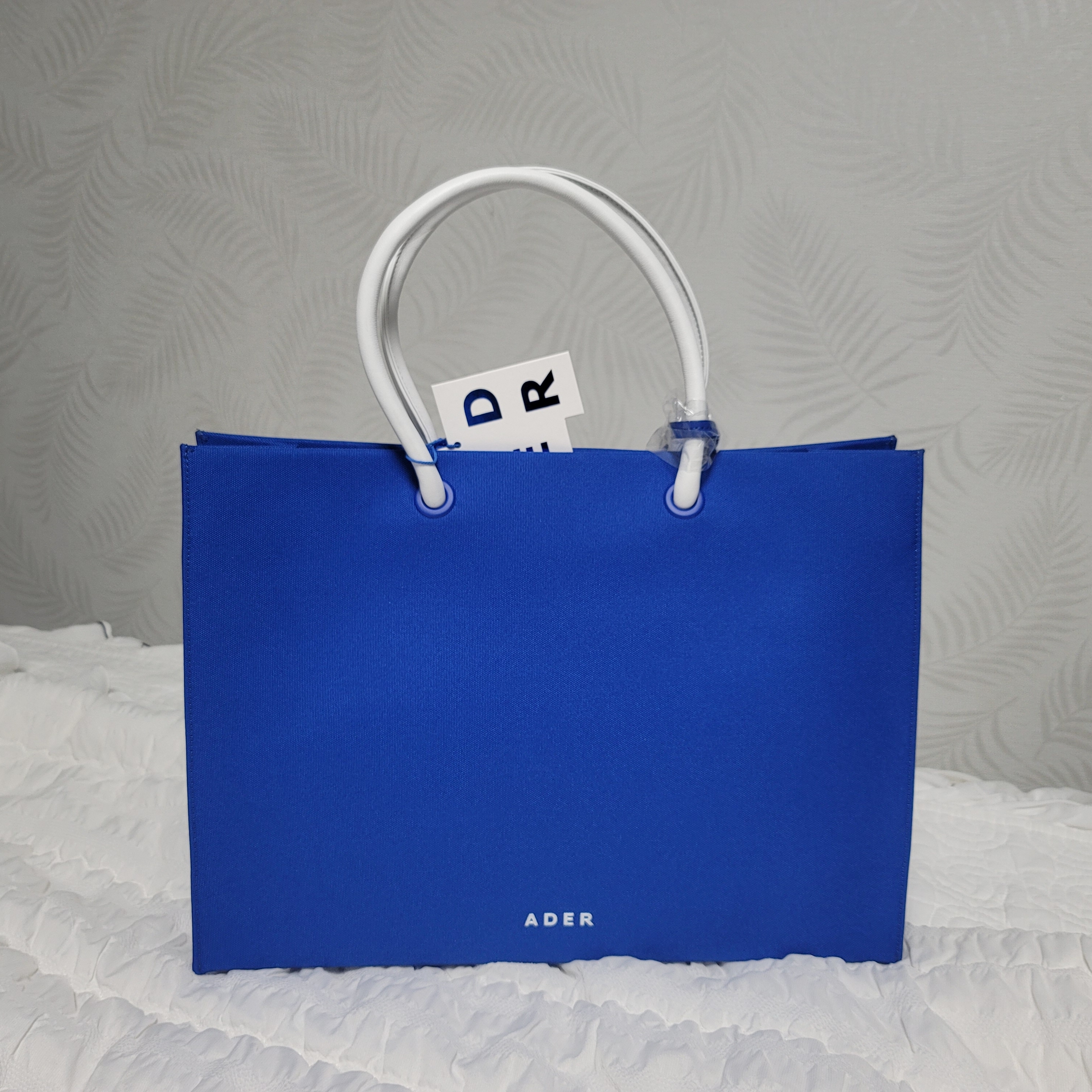 Ader Error Wide Shopper Bag Z-Blue 착용 스타일